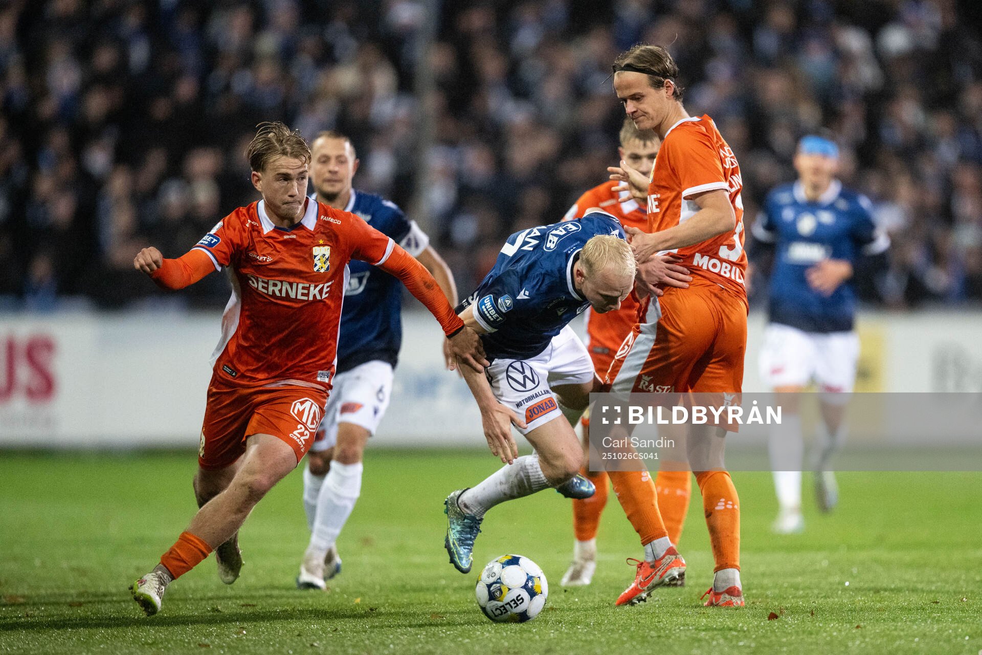 IFK Göteborgs Noah Tolf och August Erlingmark mot