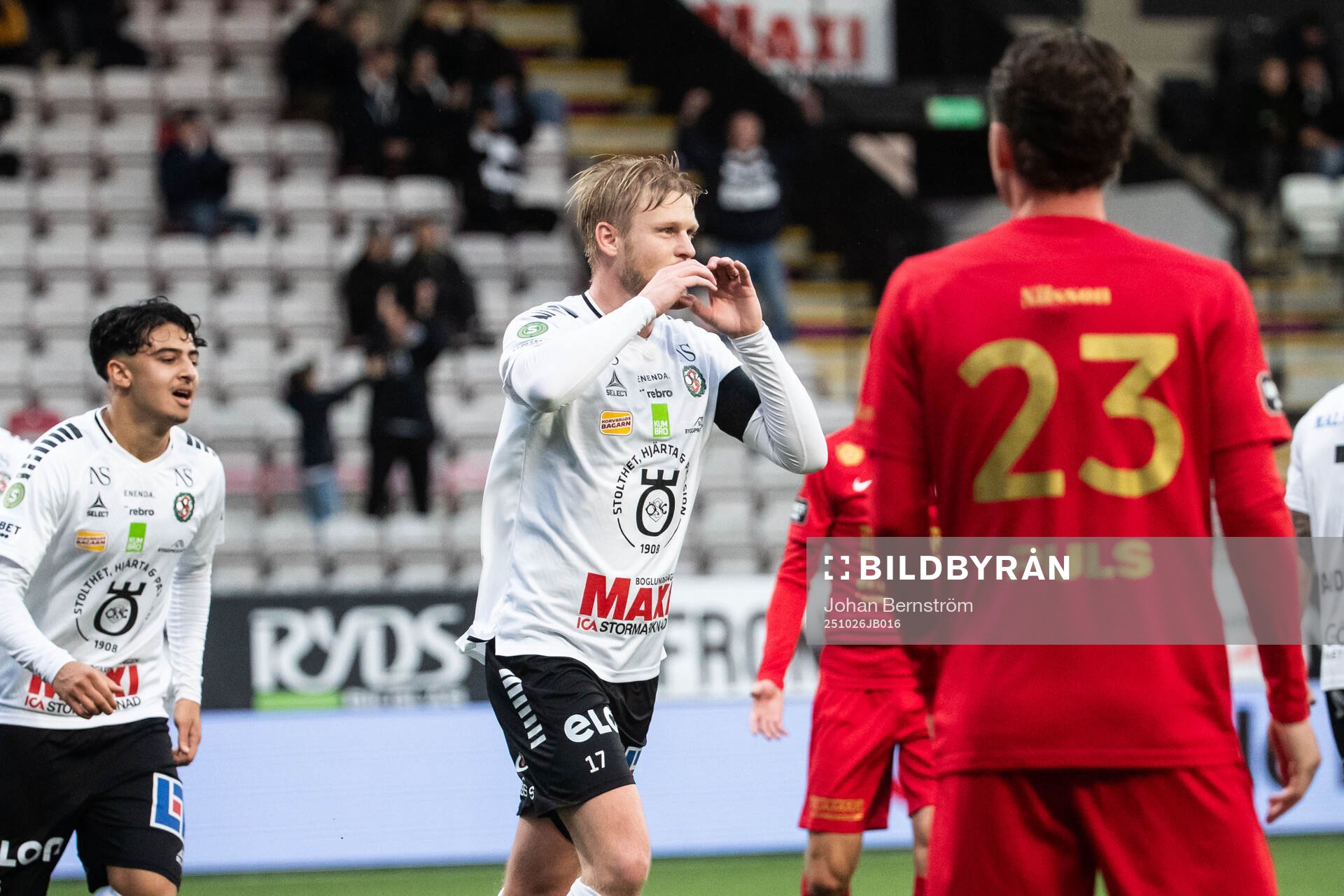 Örebros Karl Holmberg jublar