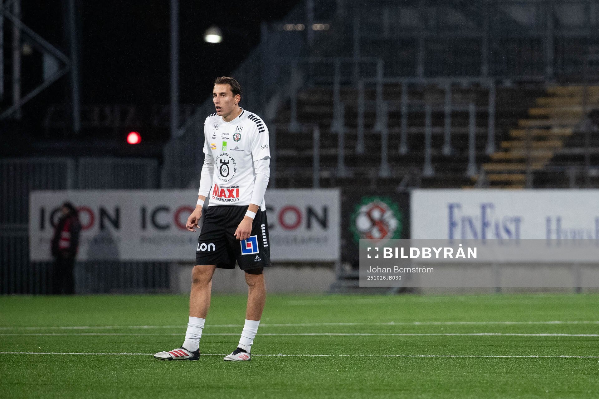 Örebros Melvin Bajrovic och Dino Salihovic deppar