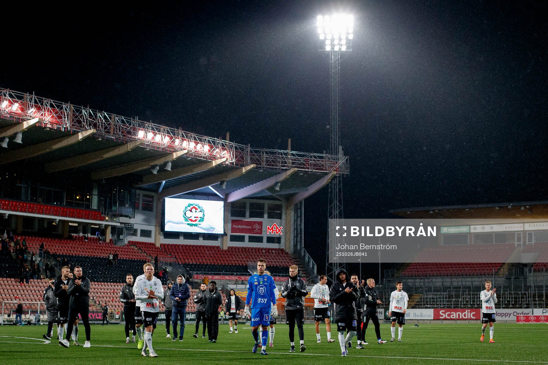 Örebros målvakt Jakub Ojrzynski deppar