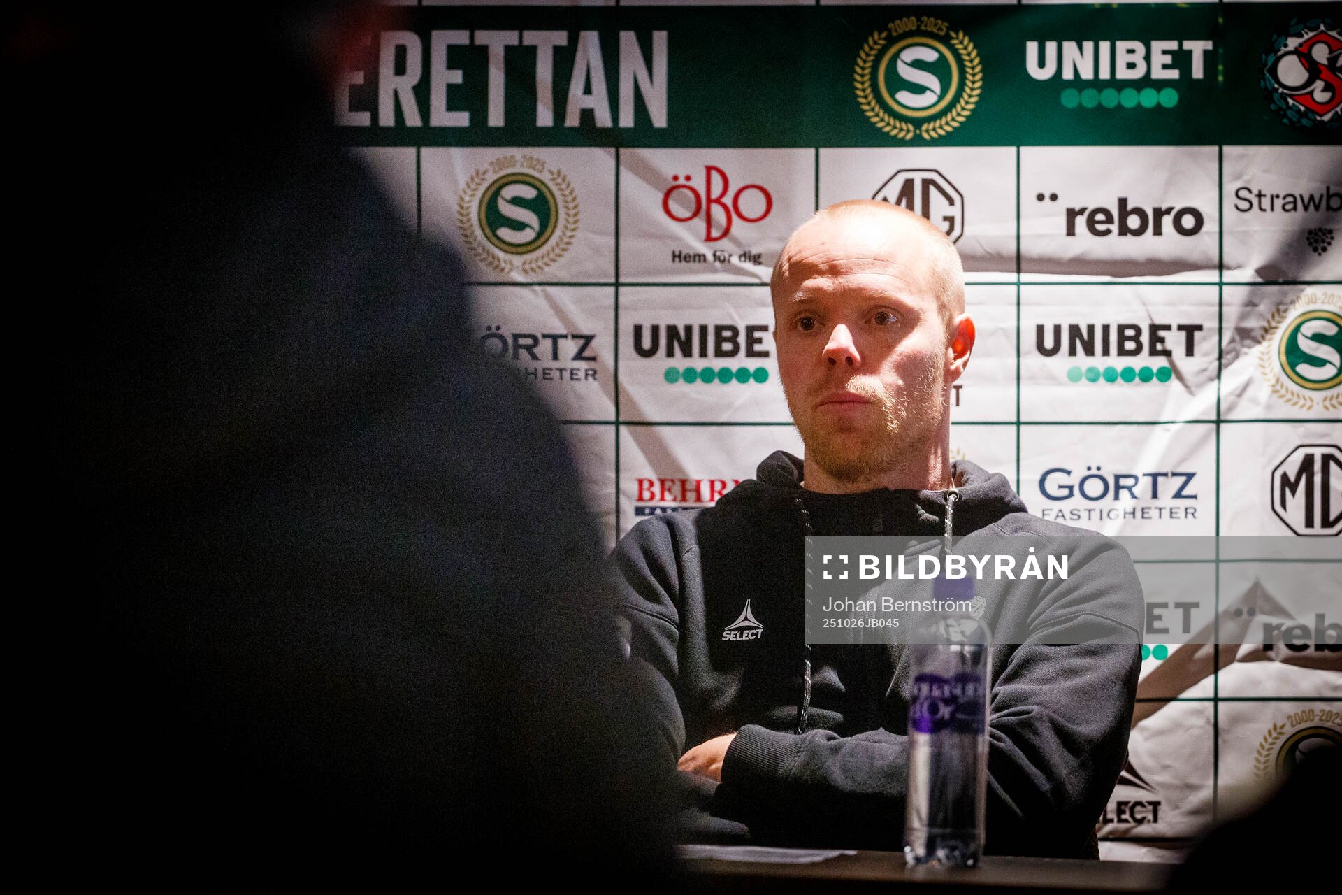 Örebros huvudtränare Patrik Haginge på presskonferensen