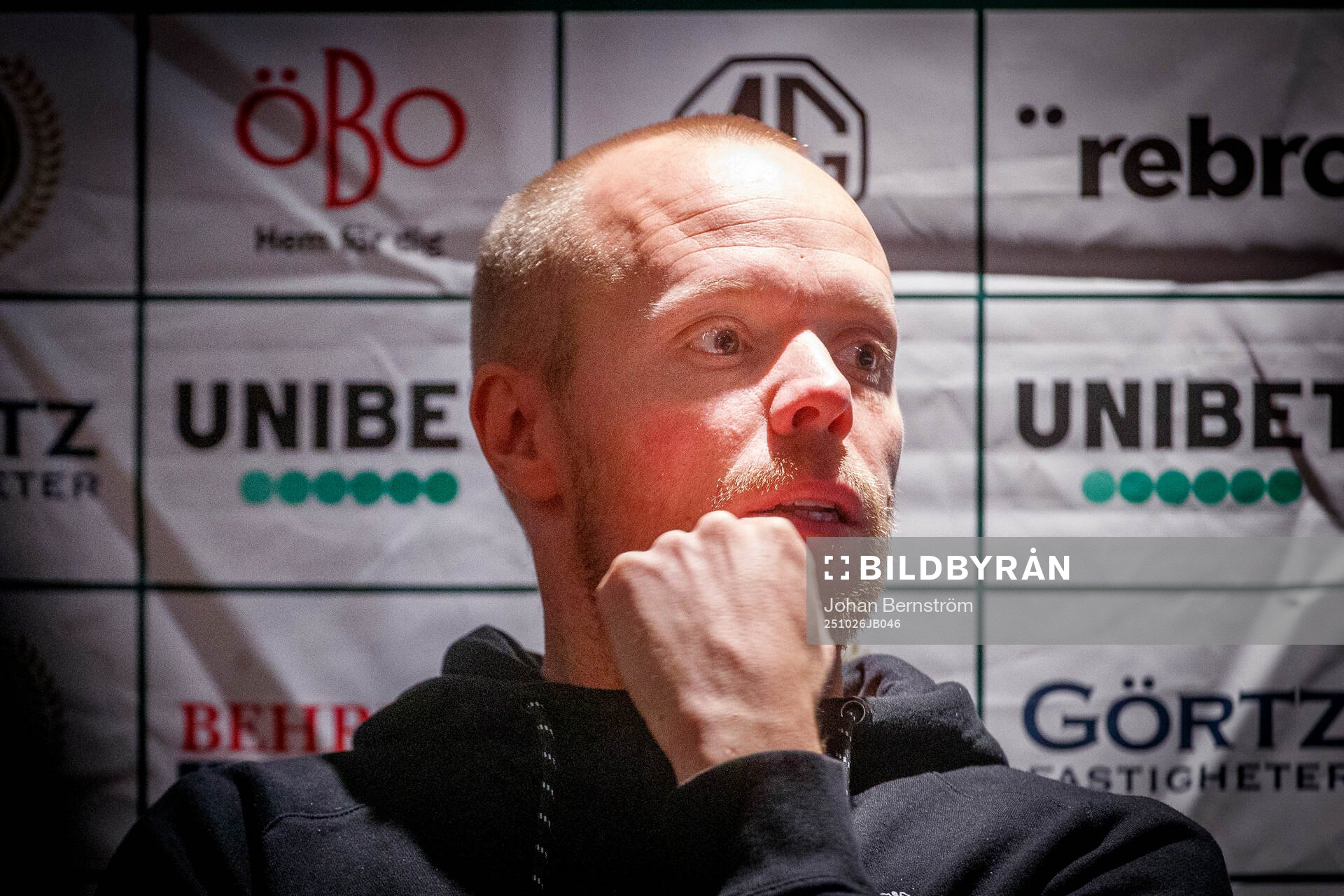 Örebros huvudtränare Patrik Haginge på presskonferensen