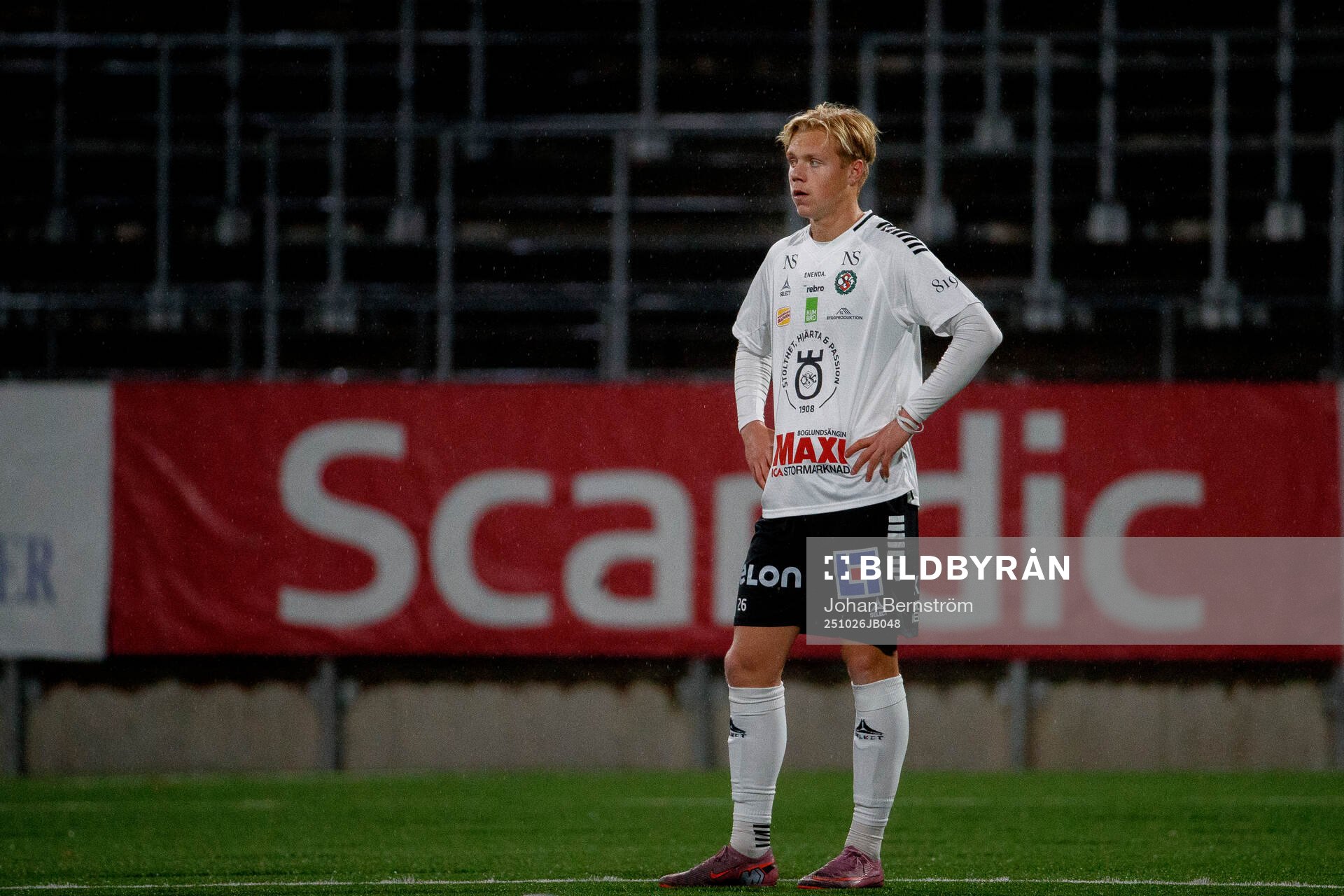 Örebros Victor Sandberg deppar