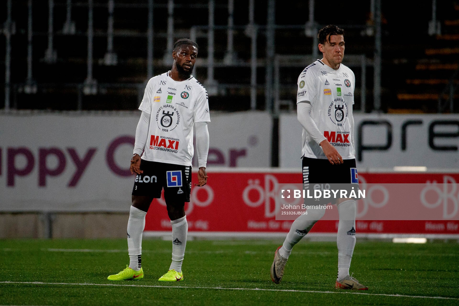 Örebros Joseph Baffoe och John Stenberg deppar