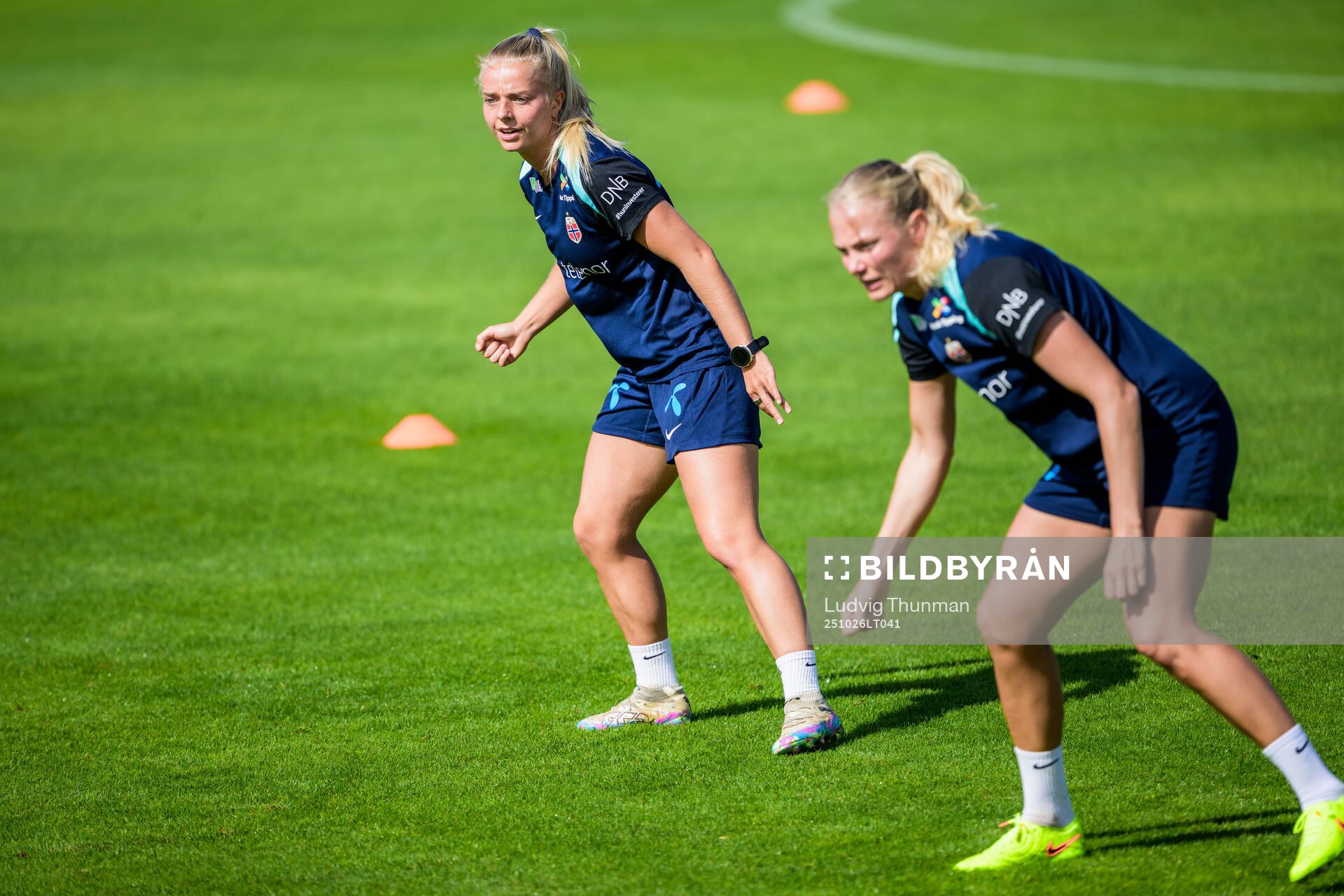 Emilie Woldvik and Guro Bergsvand of the women's national