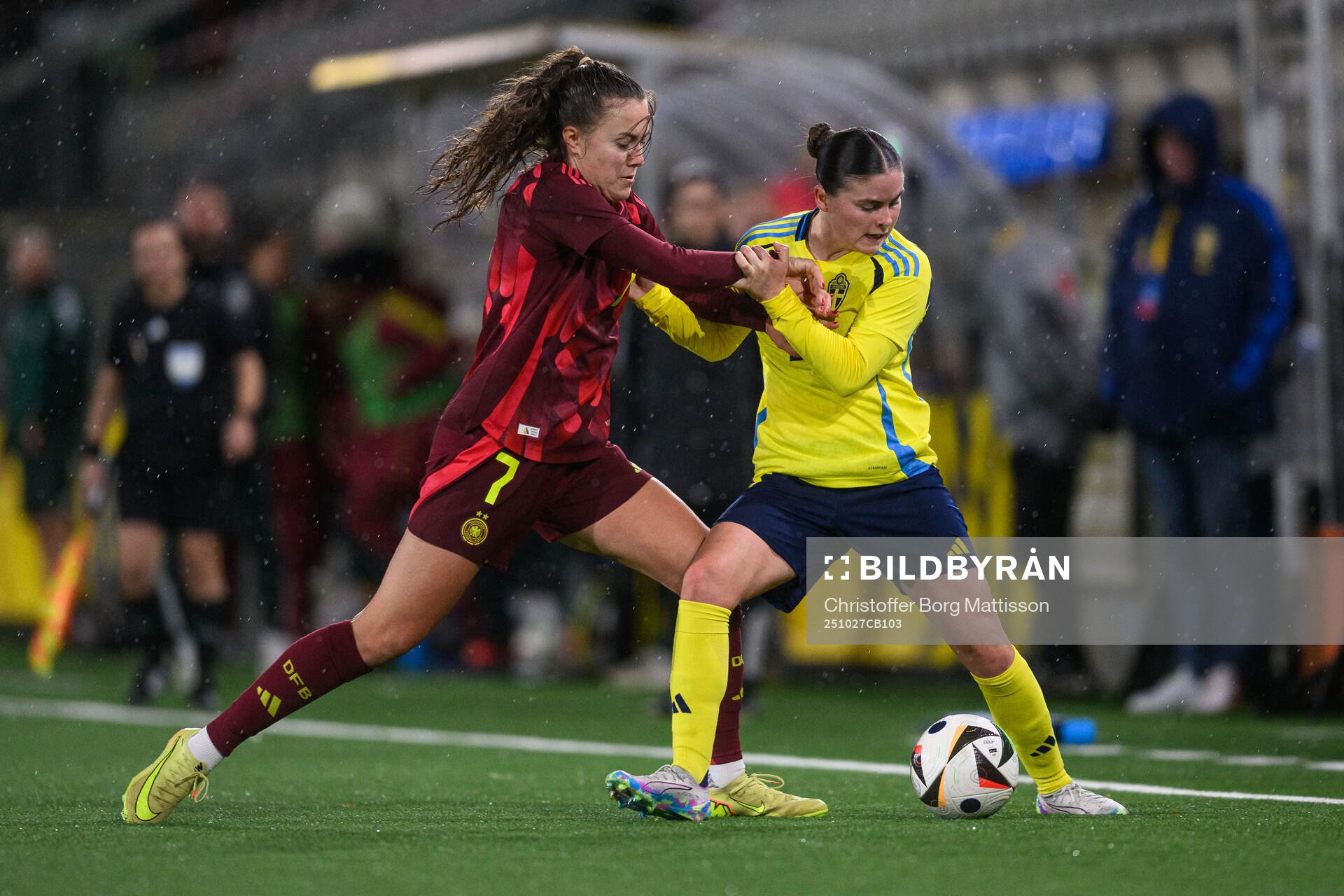 Mara Alber of Germany and Hanna Wijk of Sweden