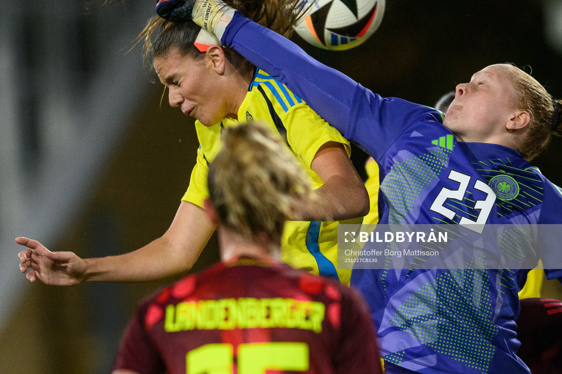Bella Andersson of Sweden and Goalkeeper Thea Farwick of