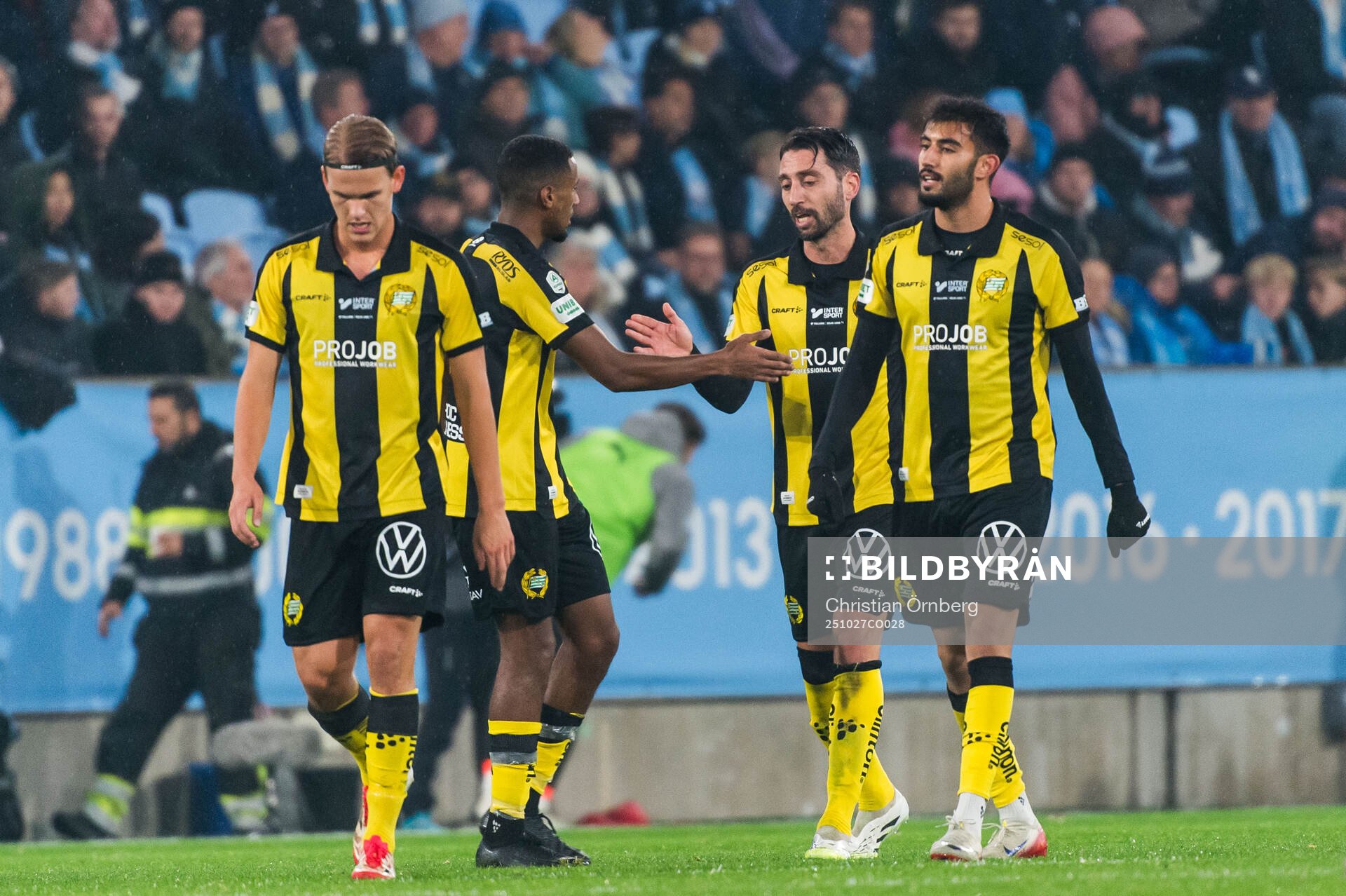 Hammarbys Nahir Besara jublar med lagkamrater