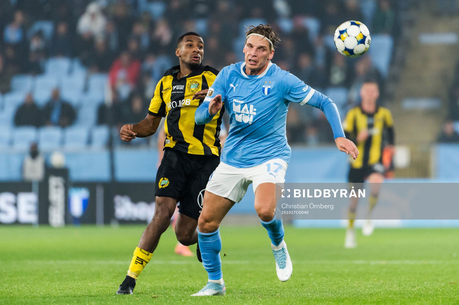 Hammarbys Paulos Abraham och Malmö FFs Jens Stryger Larsen