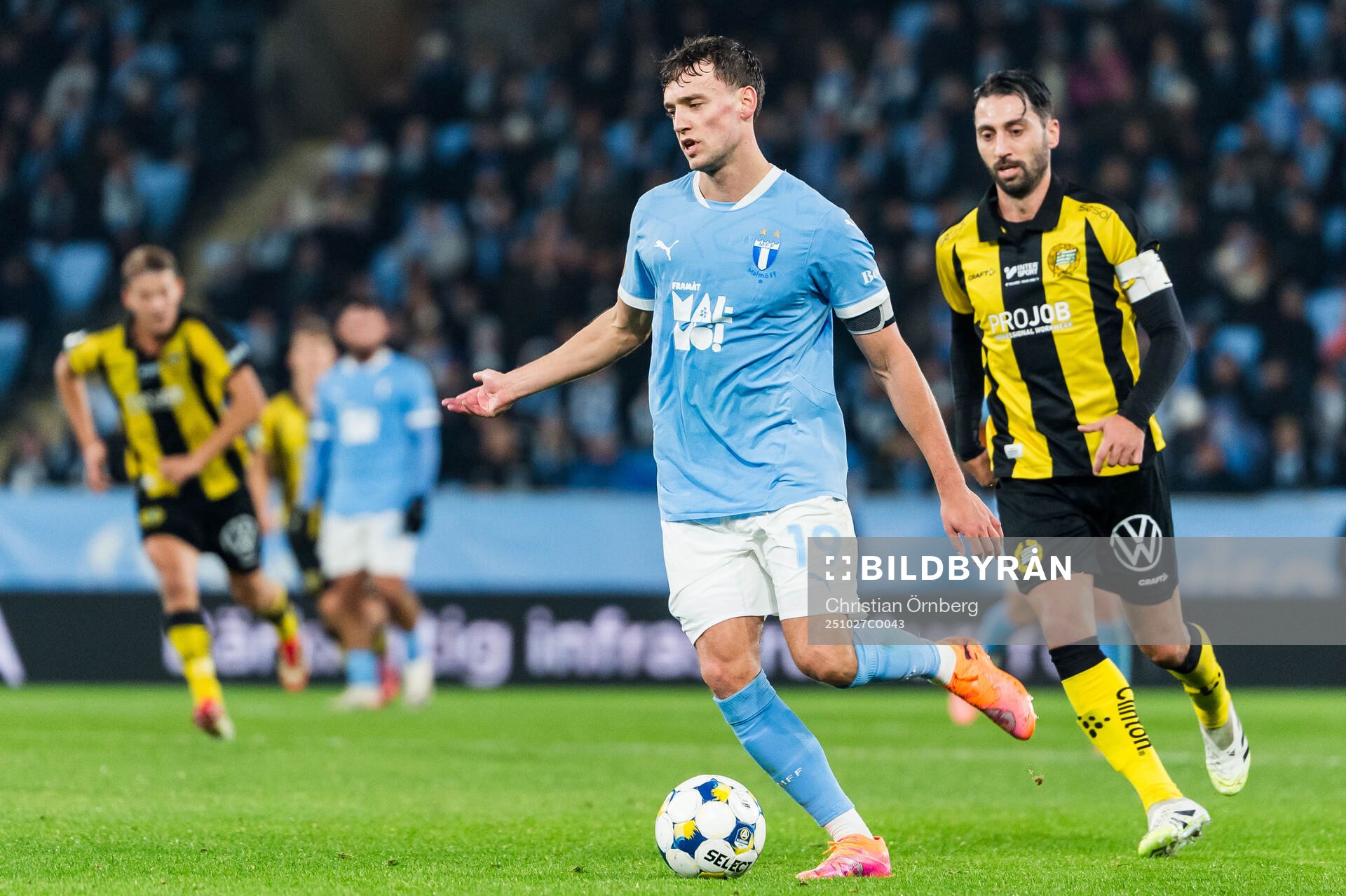 Malmö FFs Colin Rösler och Hammarbys Nahir Besara