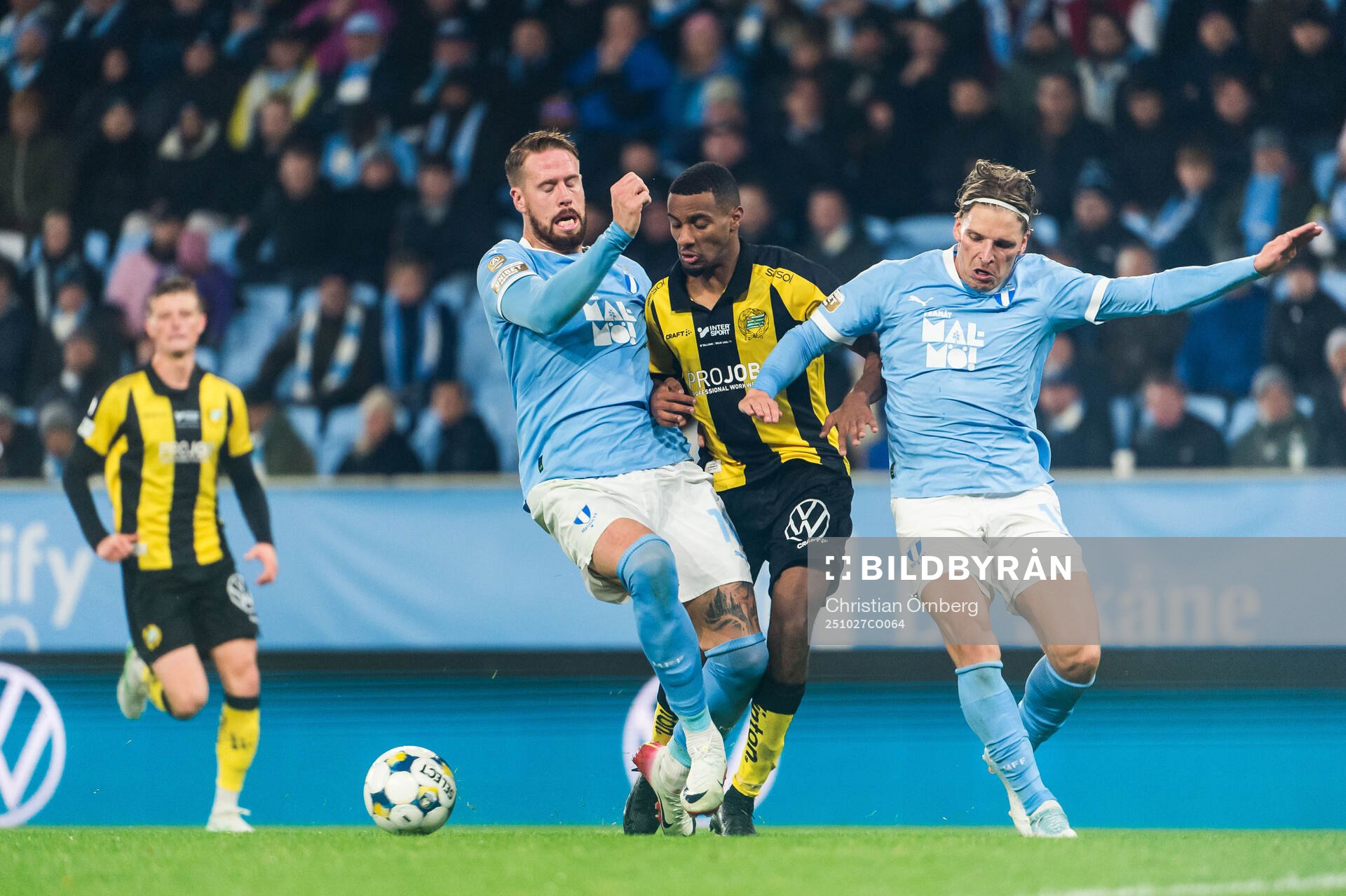 Malmö FFs Pontus Jansson och Jens Stryger Larsen mot