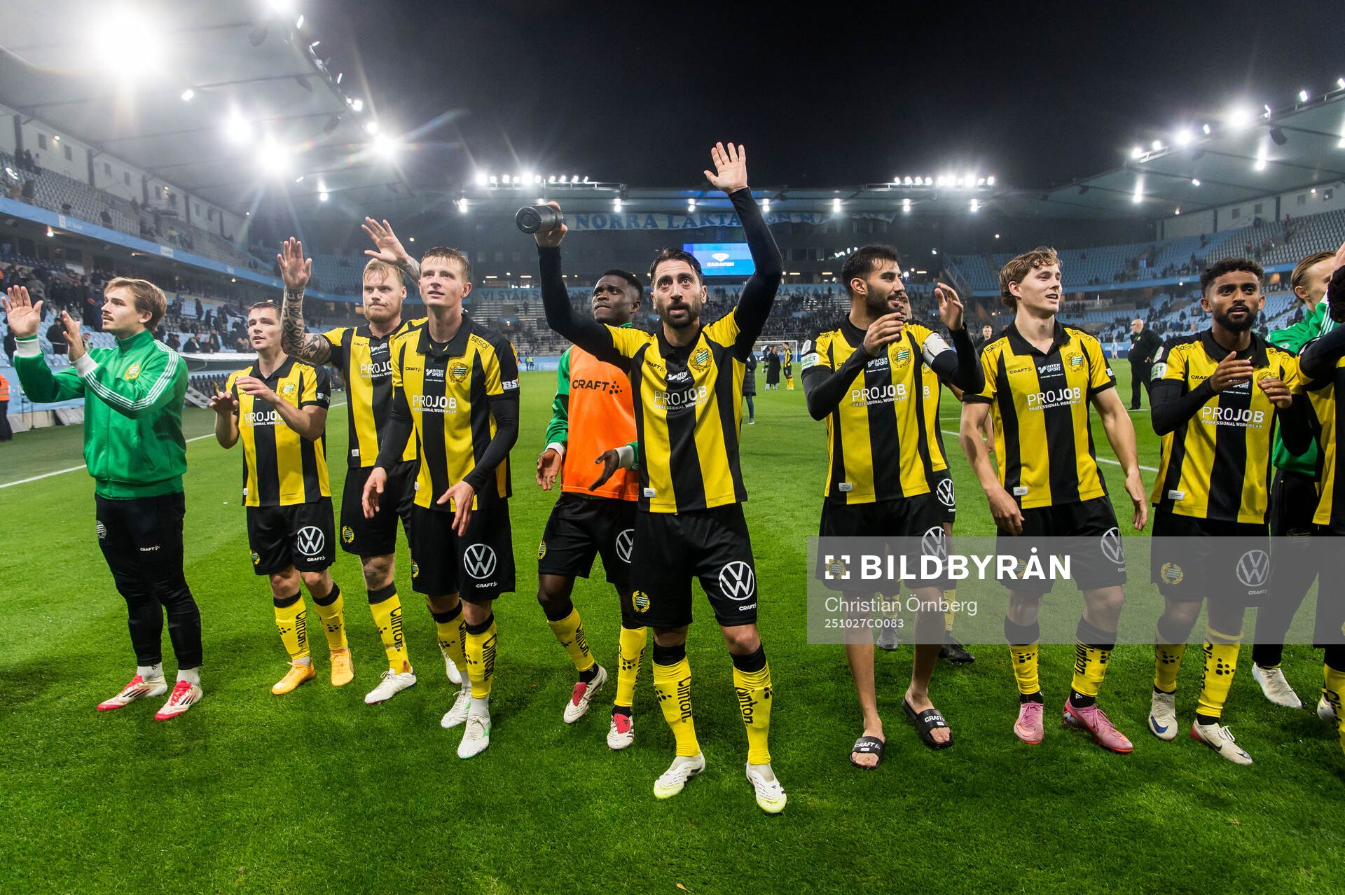 Hammarbys Nahir Besara jublar med lagkamrater