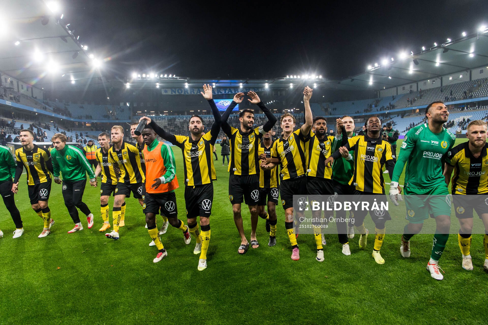 Hammarbys spelare jublar