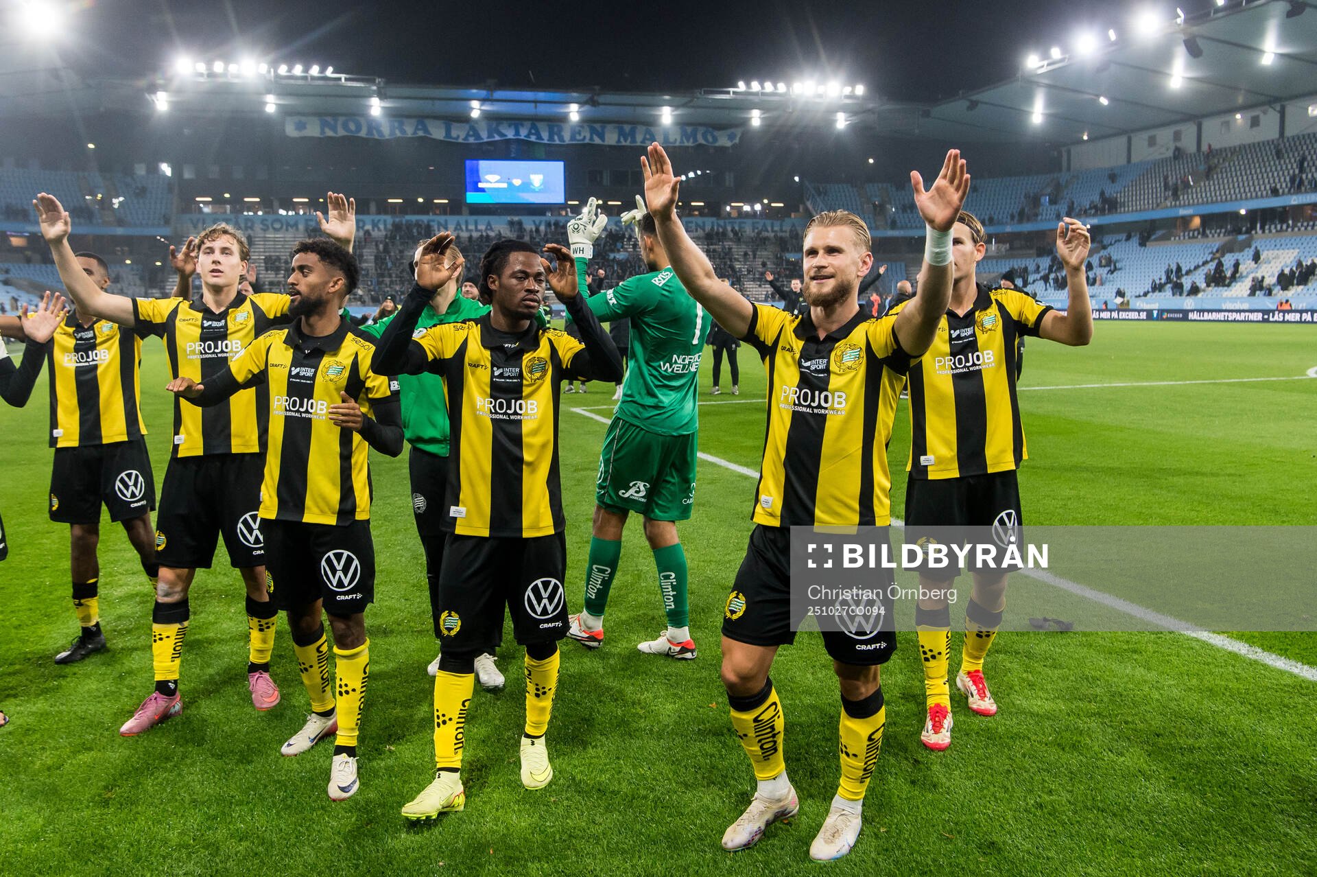Hammarbys Simon Strand jublar