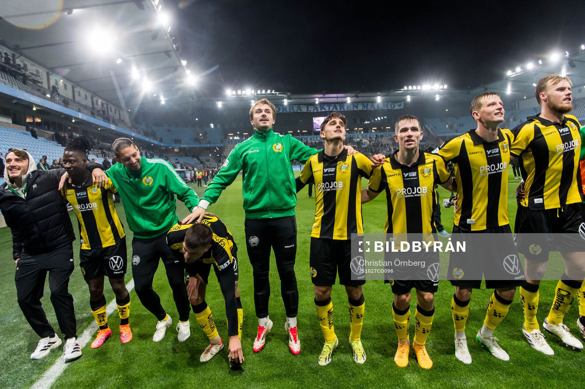 Hammarbys spelare jublar