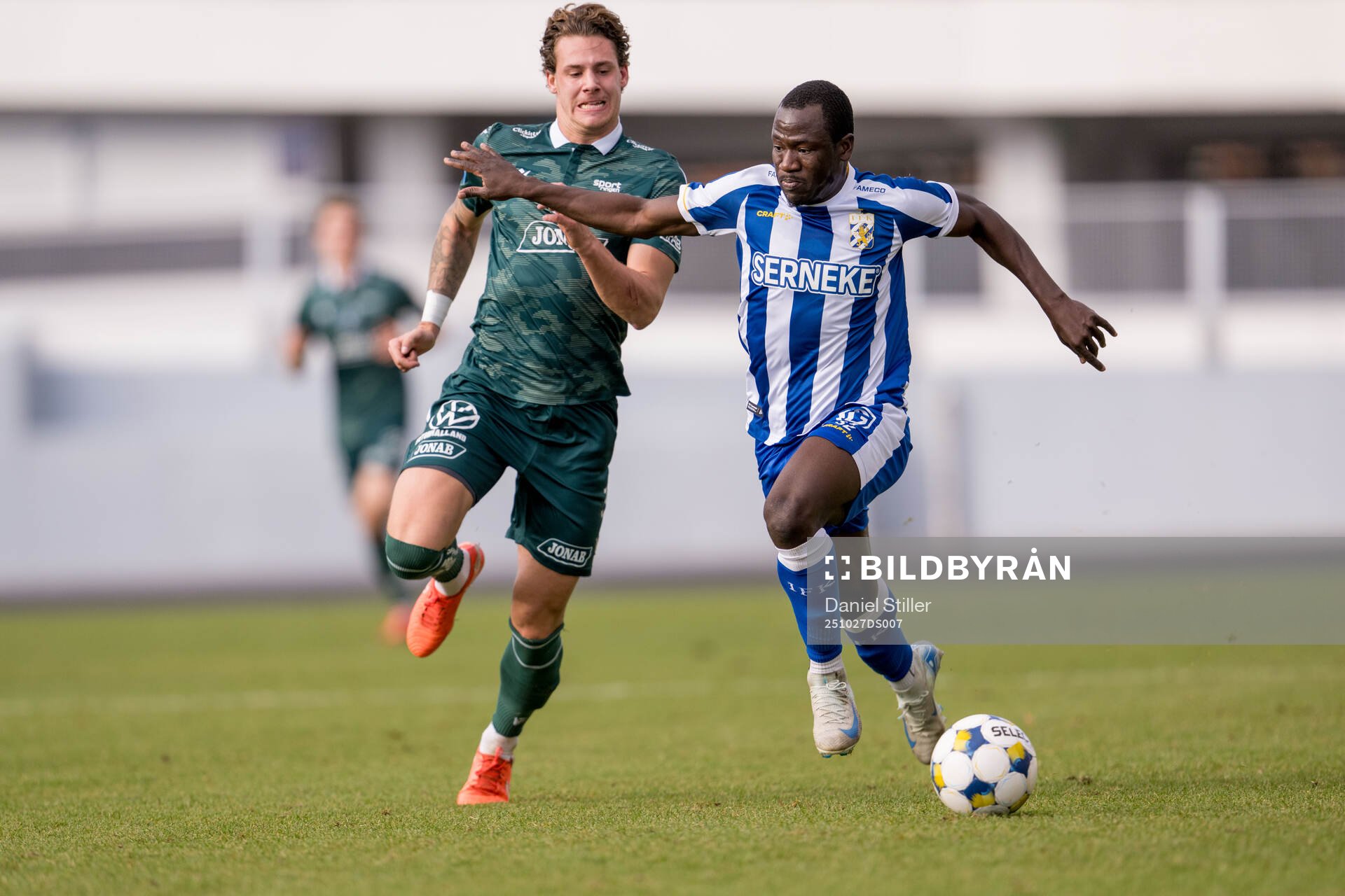 Halmstads Gabriel Wallentin och IFK Göteborgs Saidou Alioum