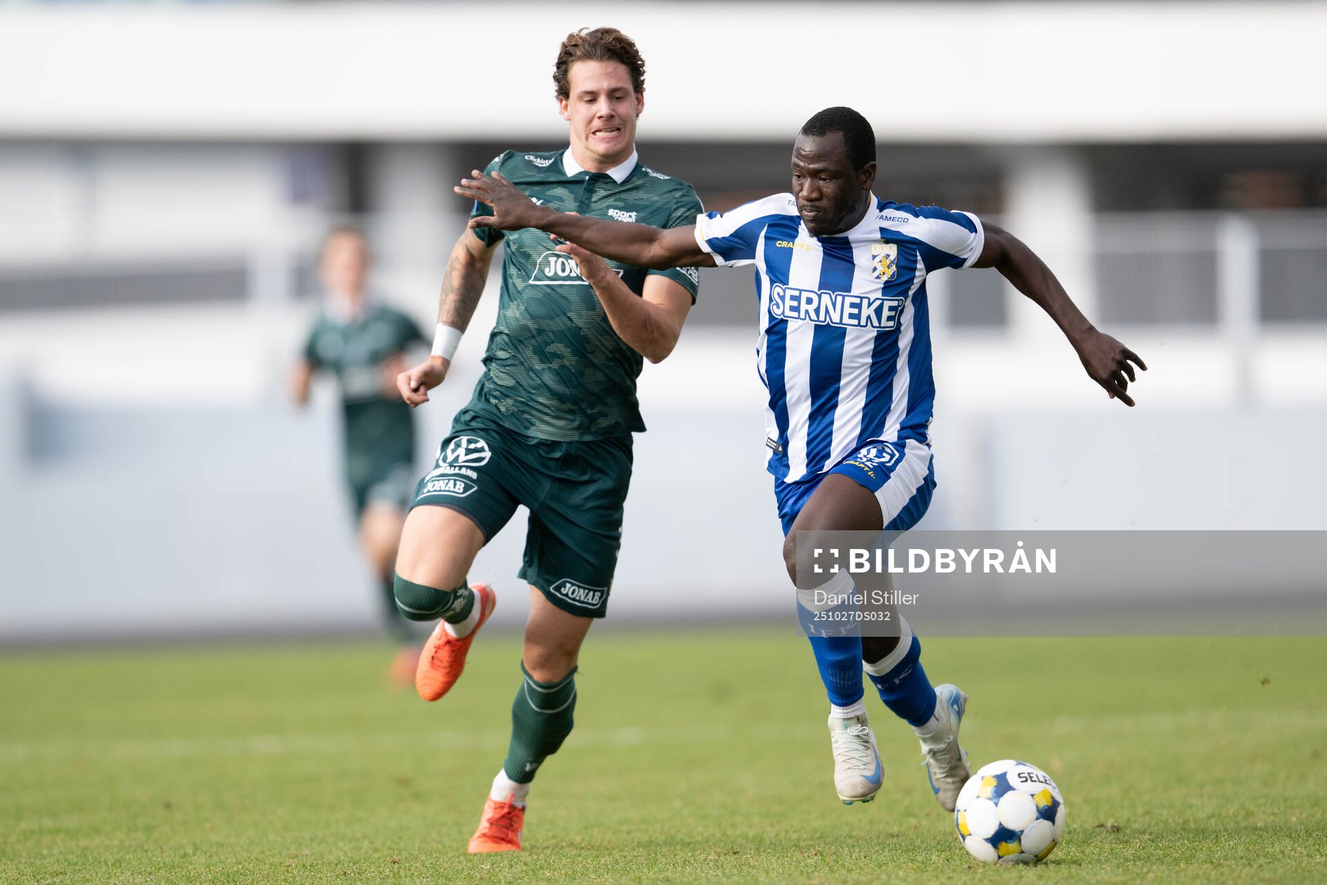 Halmstads Gabriel Wallentin och IFK Göteborgs Saidou Alioum