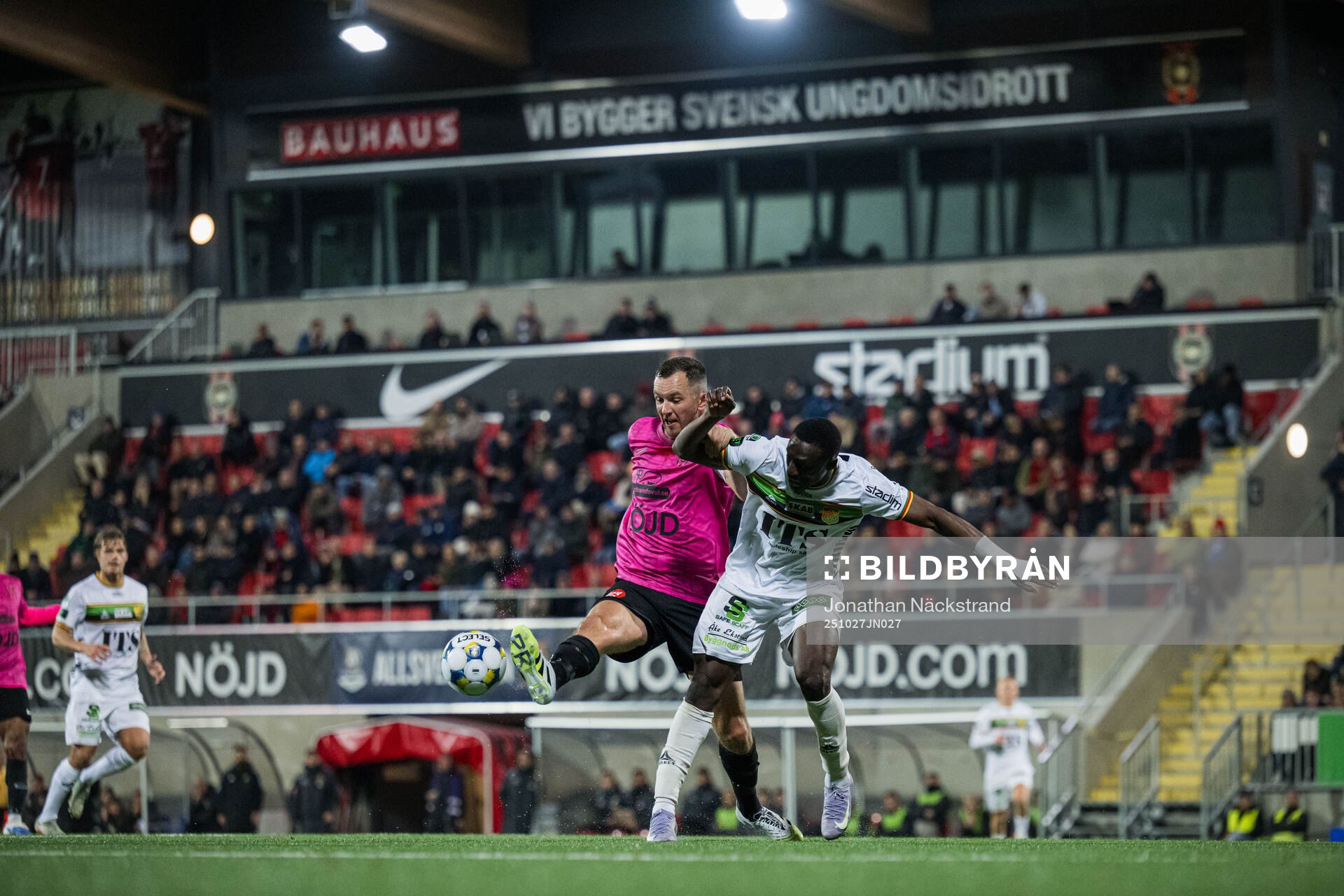 Brommapojkarnas Even Hovland och GAIS Ibrahim Diabate