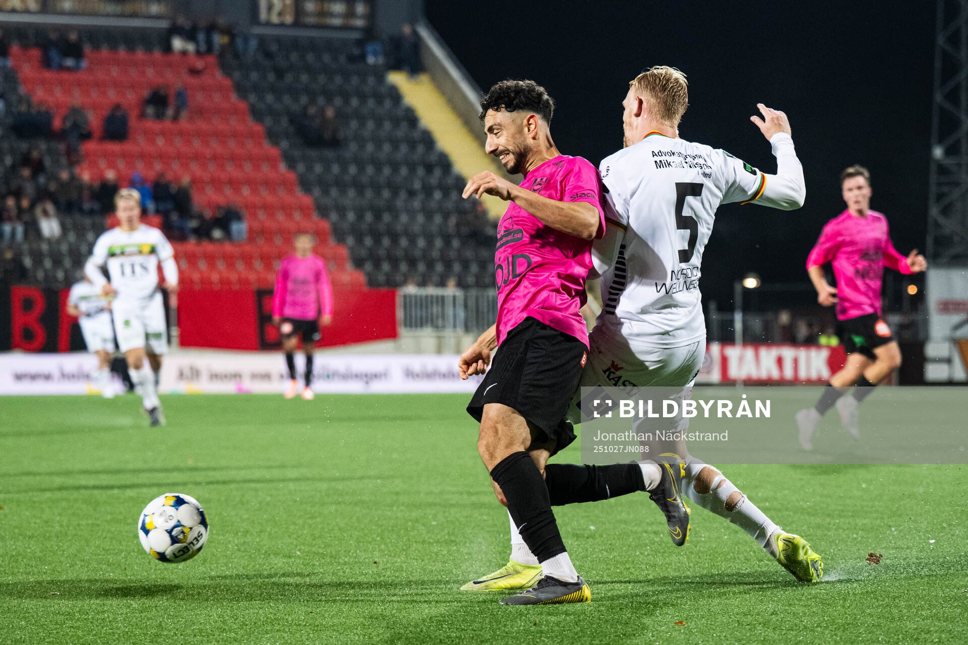 Brommapojkarnas Daleho Irandust och GAIS Robin Wendin