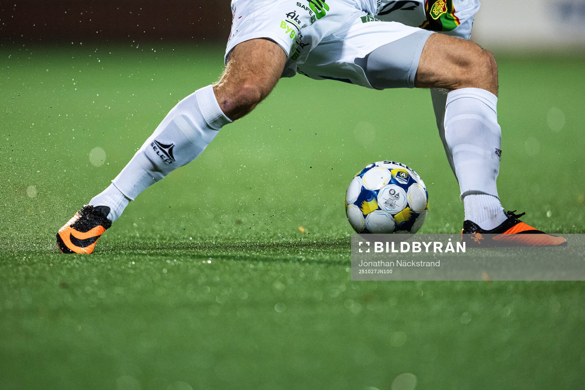 GAIS Gustav Lundgren med bollen