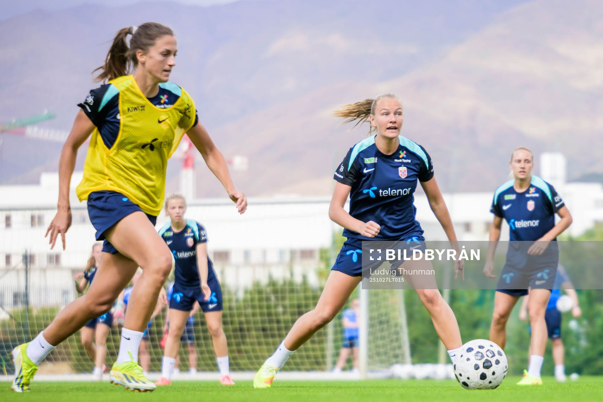 Emma Stølen Godø and Frida Maanum