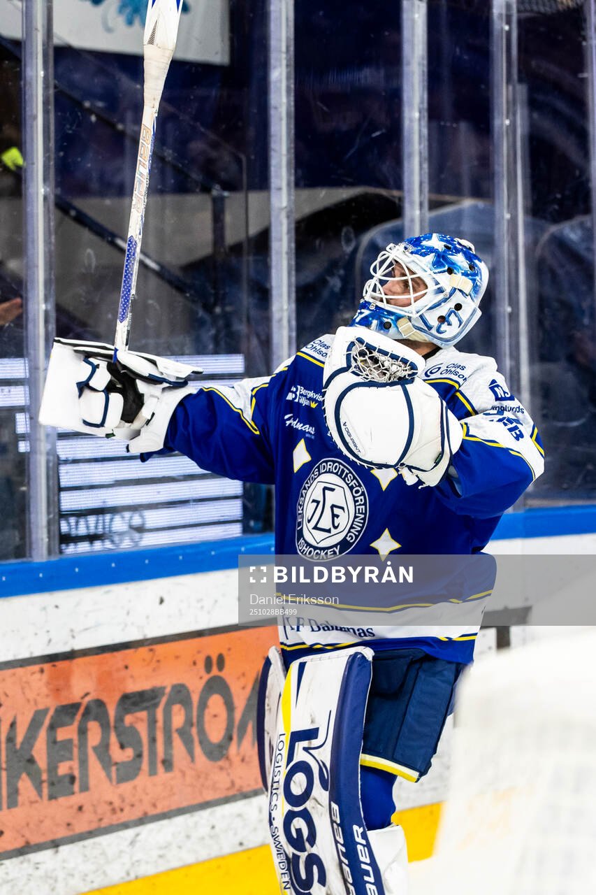 Leksands målvakt Jakob Hellsten jublar