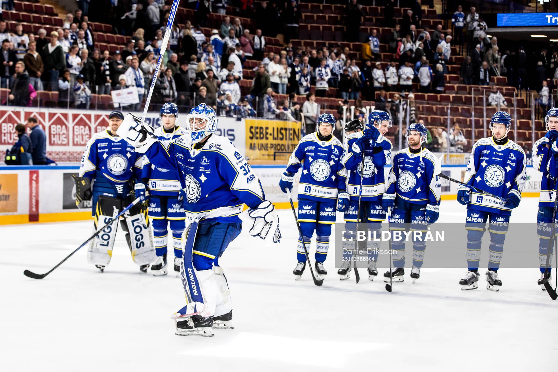Leksands målvakt Jakob Hellsten jublar