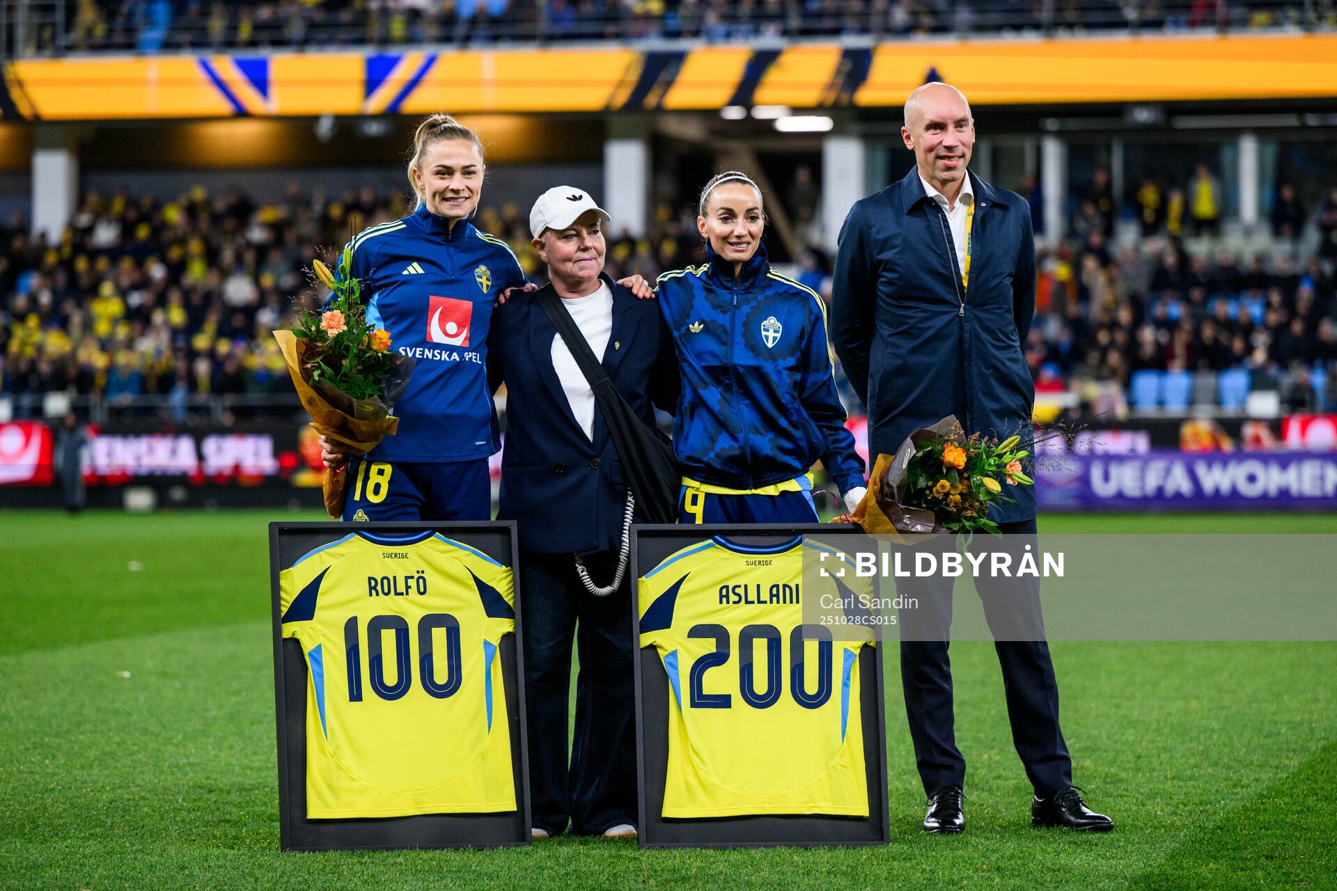 Fridolina Rolfö and Kosovare Asllani of Sweden together
