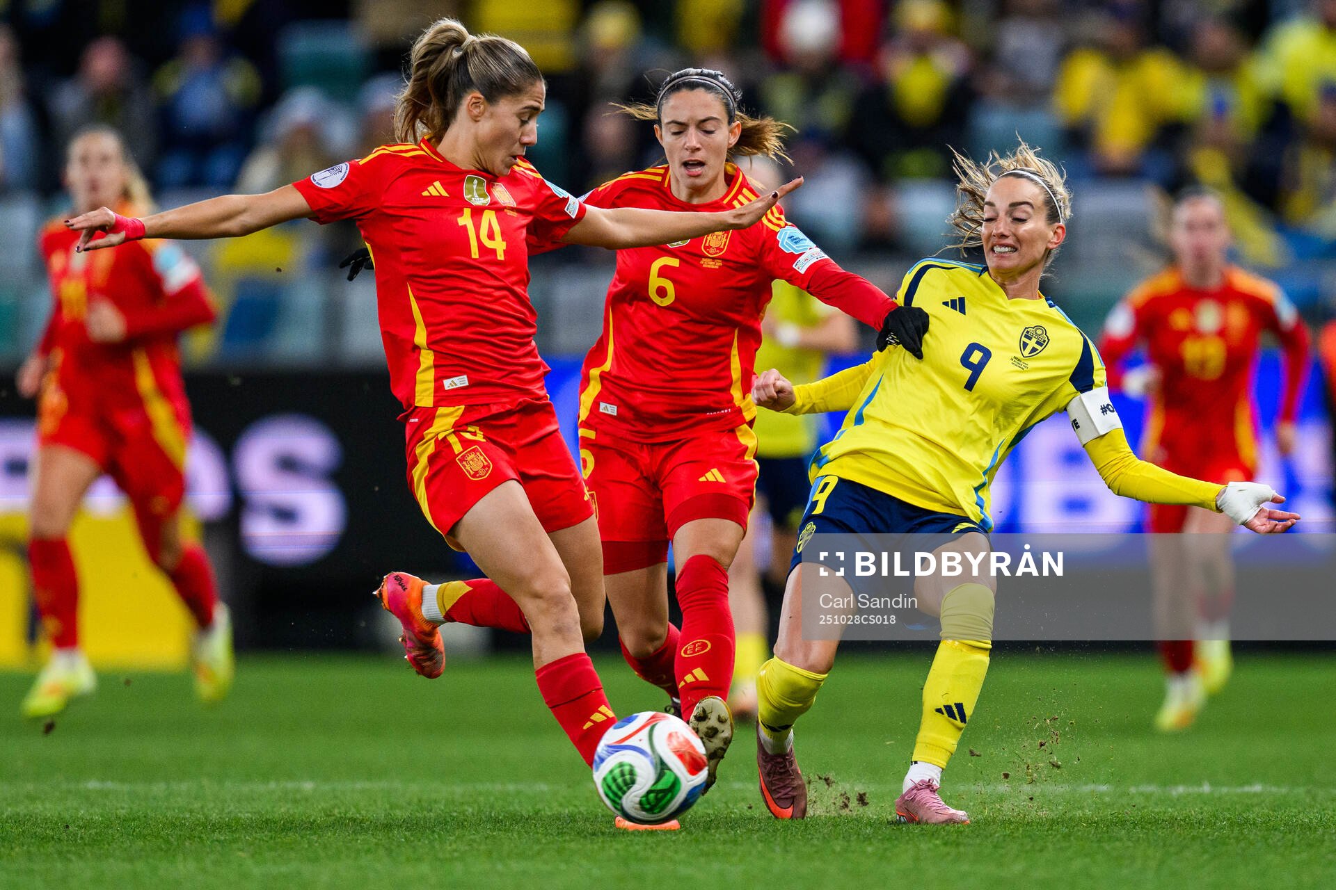 Laia Aleixandri and Aitana Bonmati of Spain against
