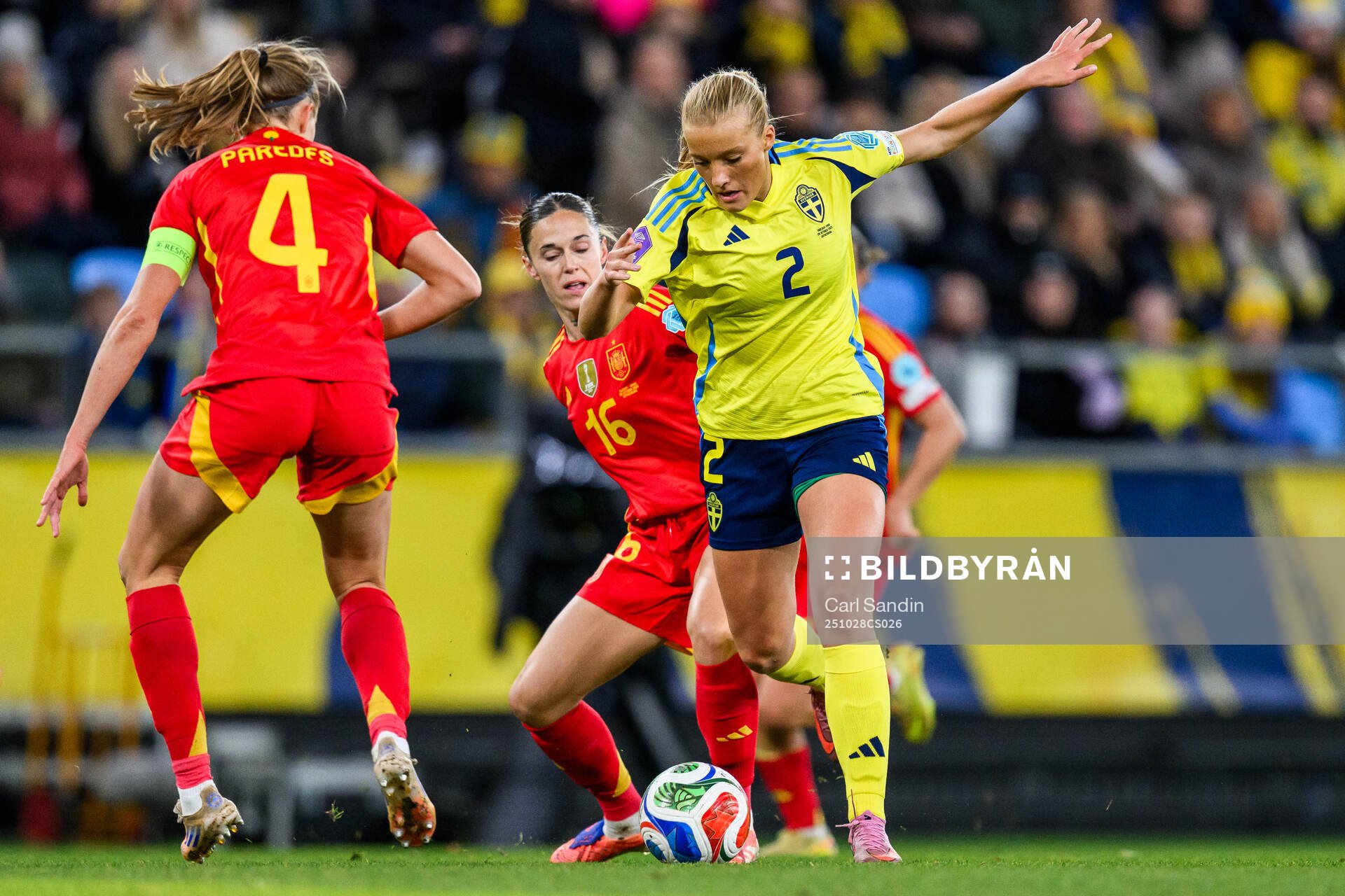Maria Leon of Spain and Smilla Holmberg of Sweden