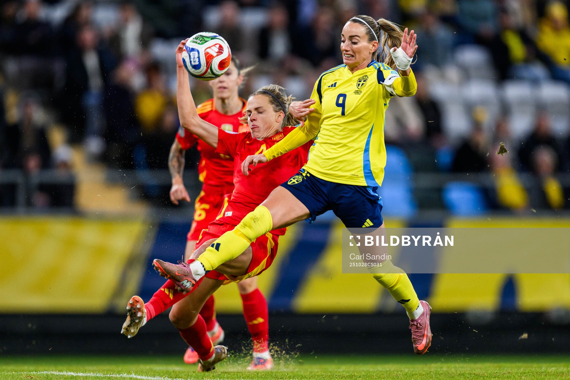 Irene Paredes of Spain and Kosovare Asllani of Sweden