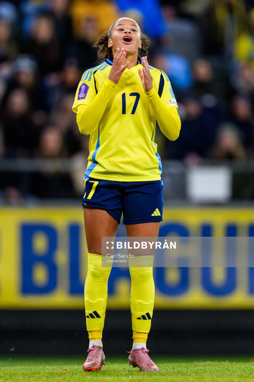 Felicia Schröder of Sweden reacts