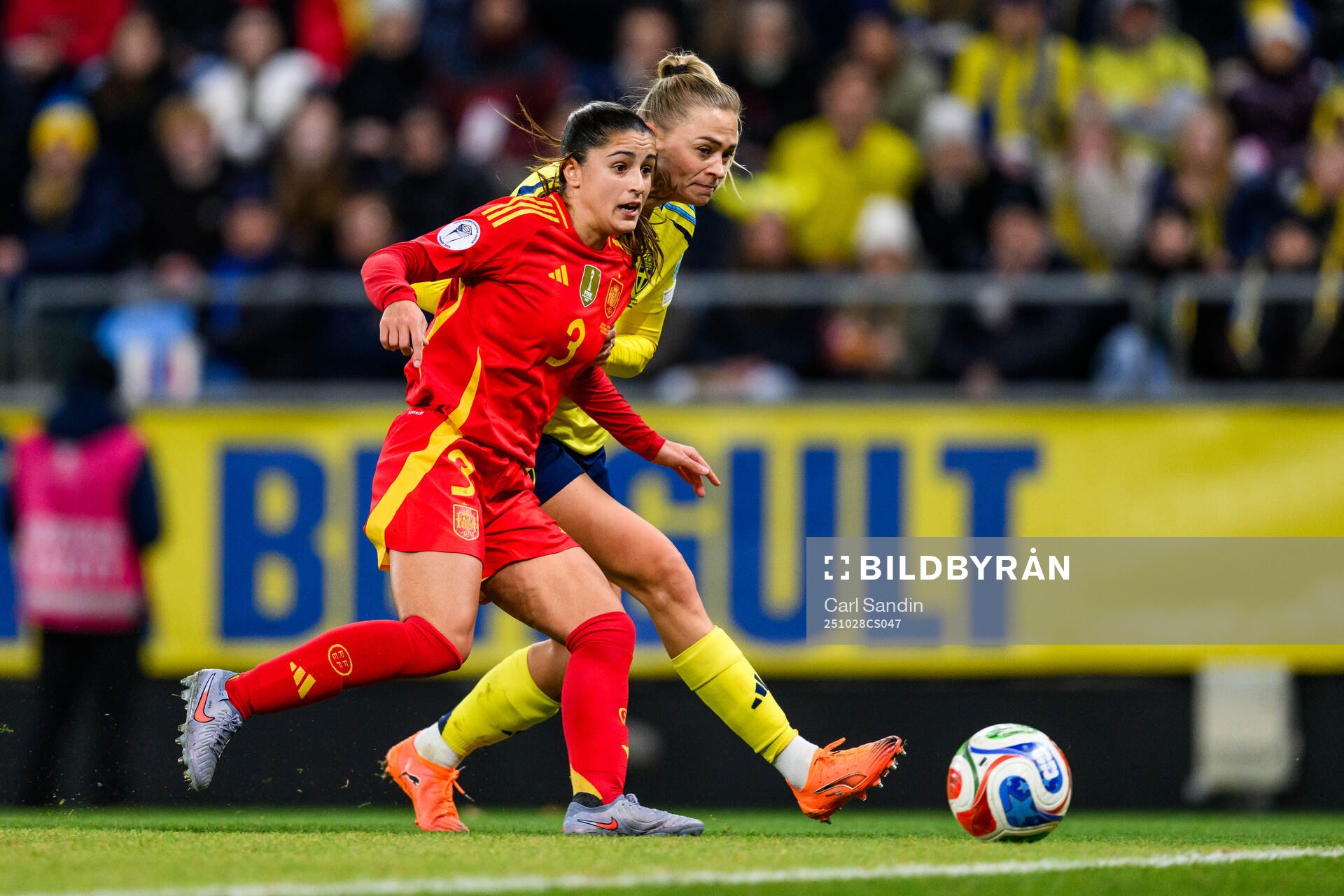 Jana Fernández Velasco of Spain and Fridolina Rolfö of