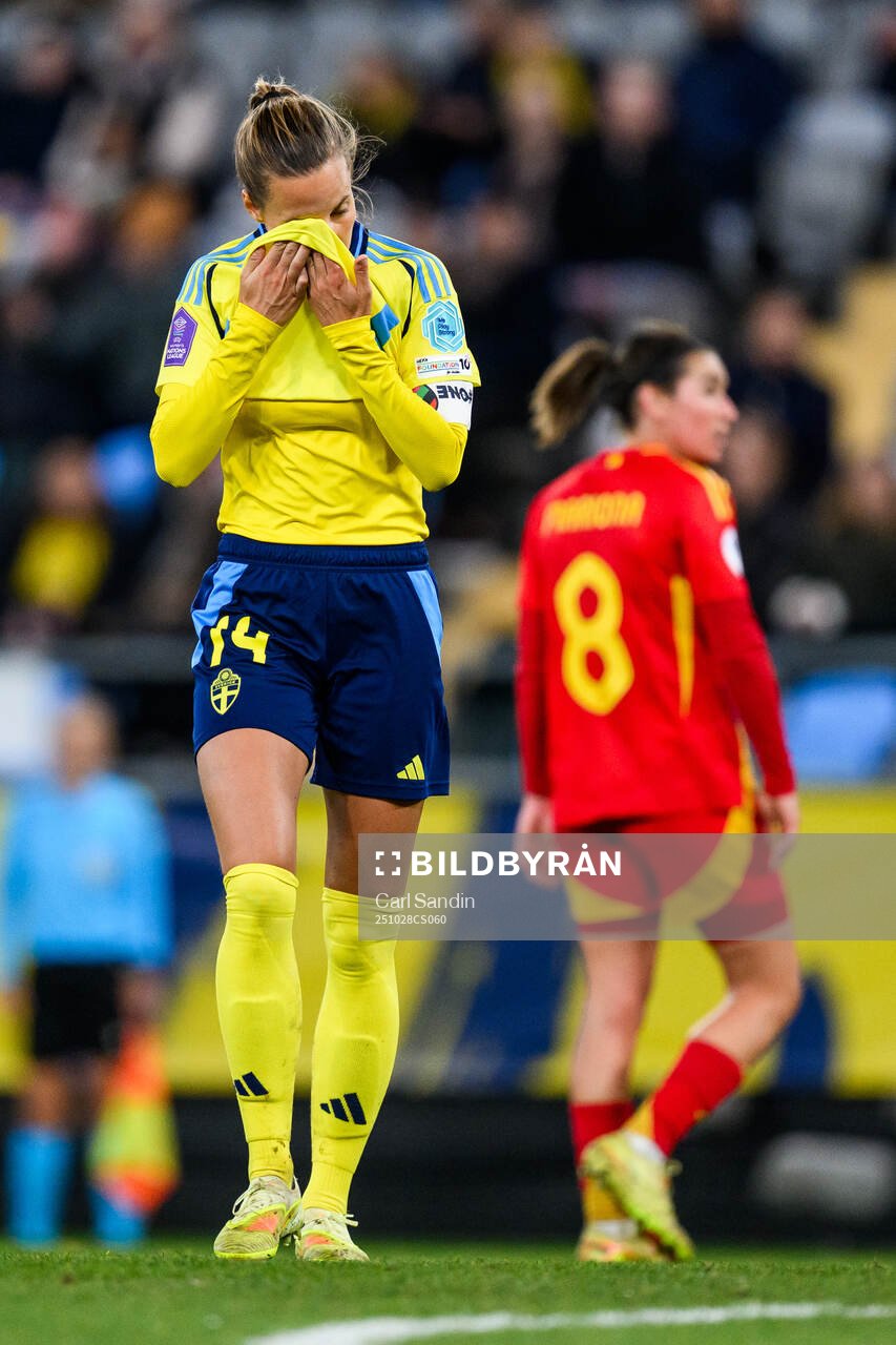 Nathalie Björn of Sweden looks dejected
