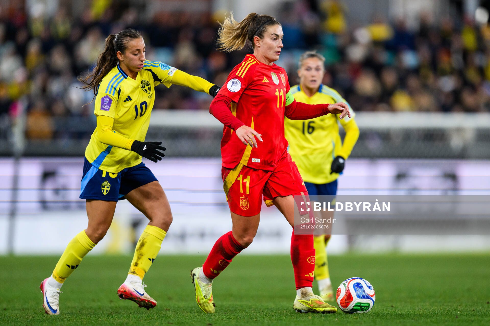 Rosa Kafaji of Sweden anf Alexia Putellas of Spain