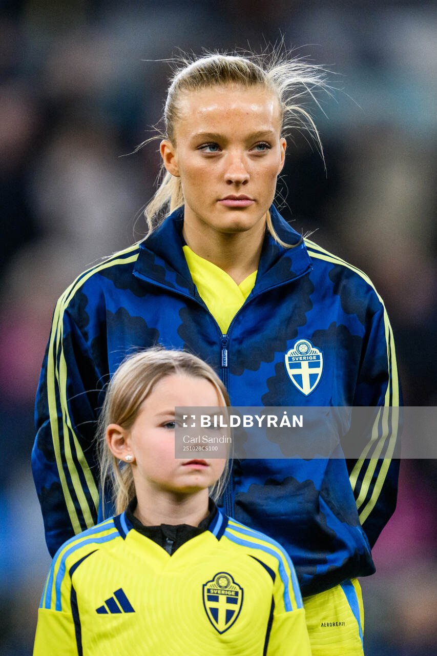 Smilla Holmberg of Sweden at lineup