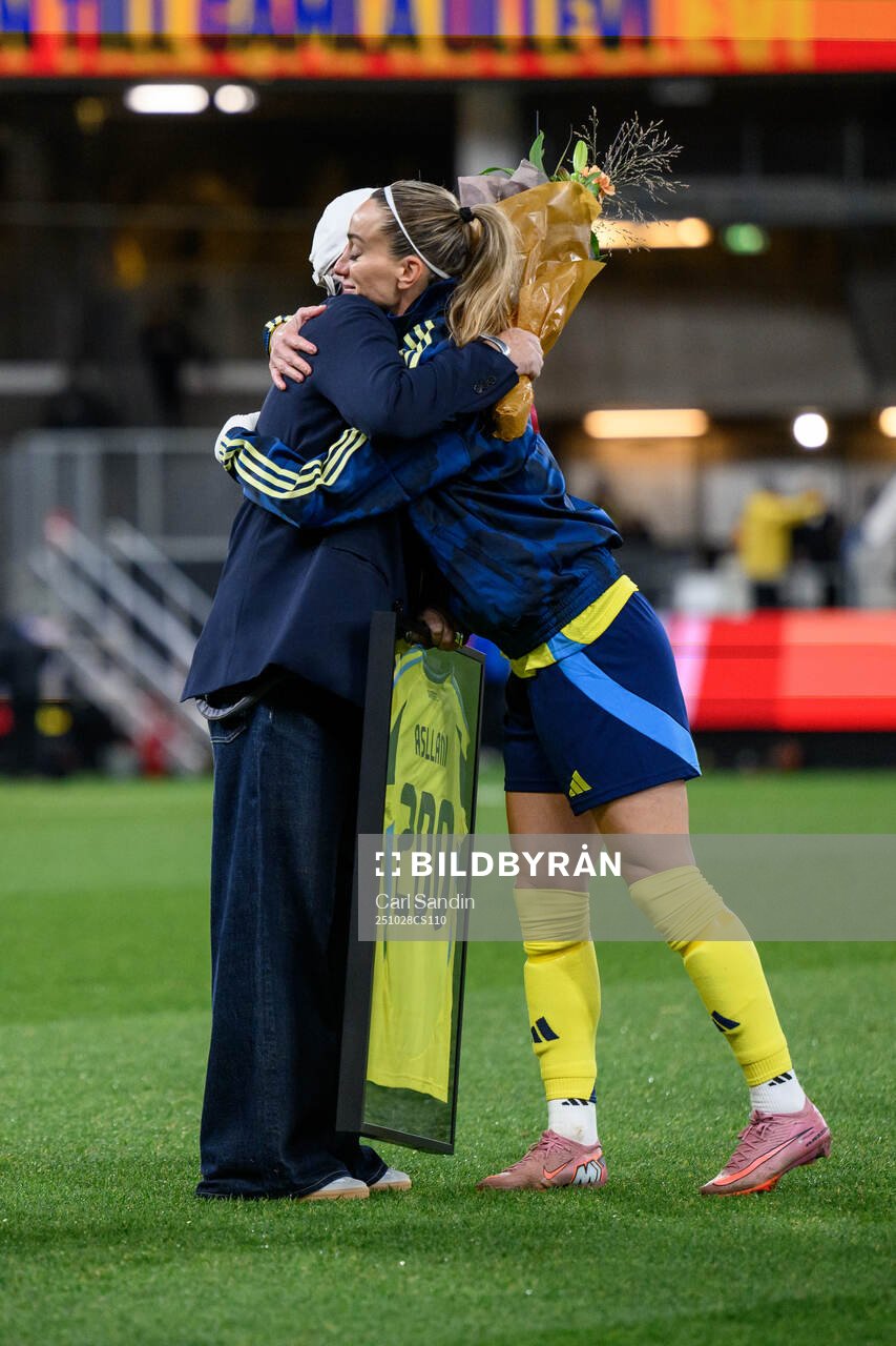 Kosovare Asllani of Sweden