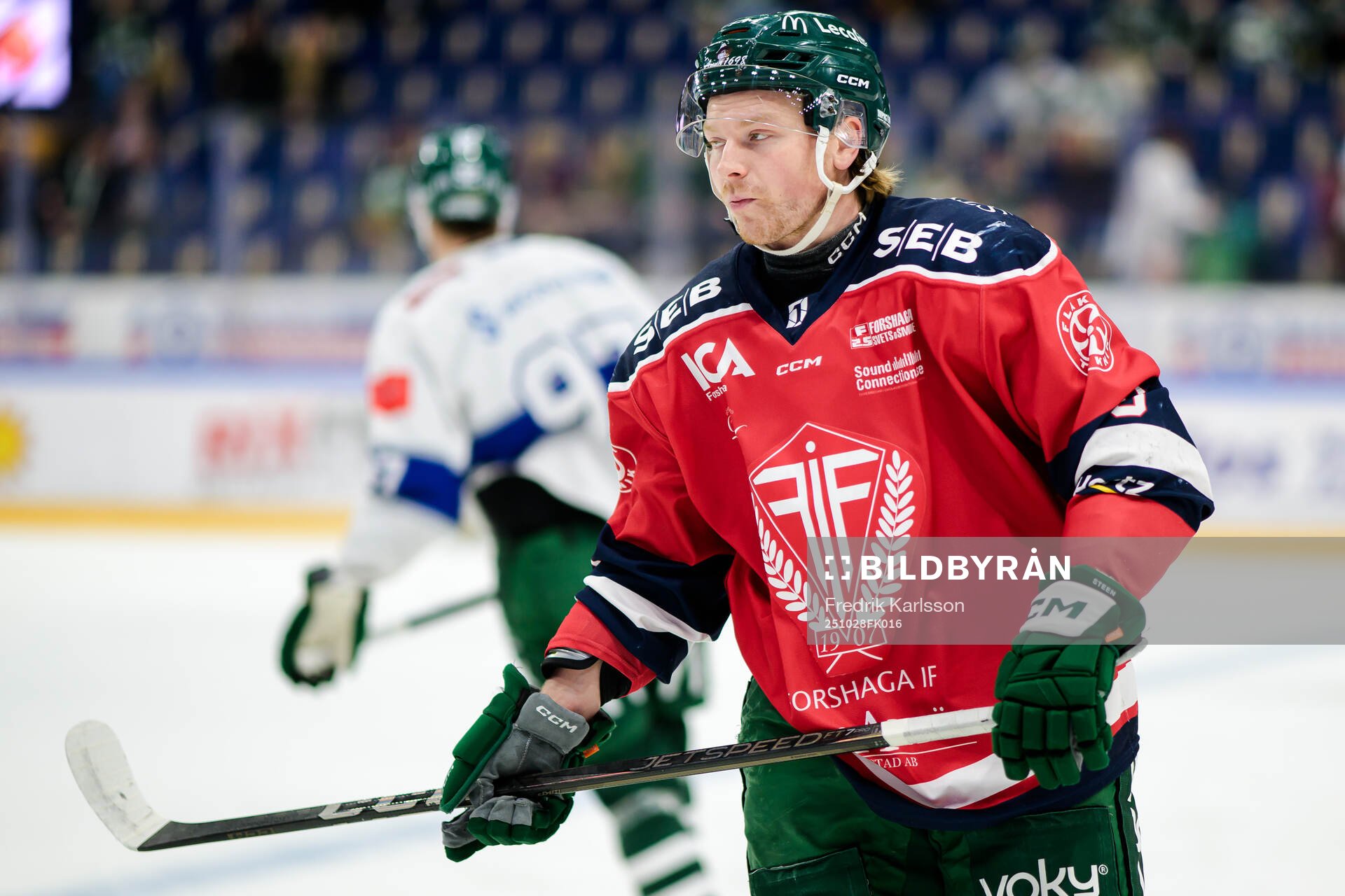 Färjestads Oskar Steen bär en Forshaga IF tröja