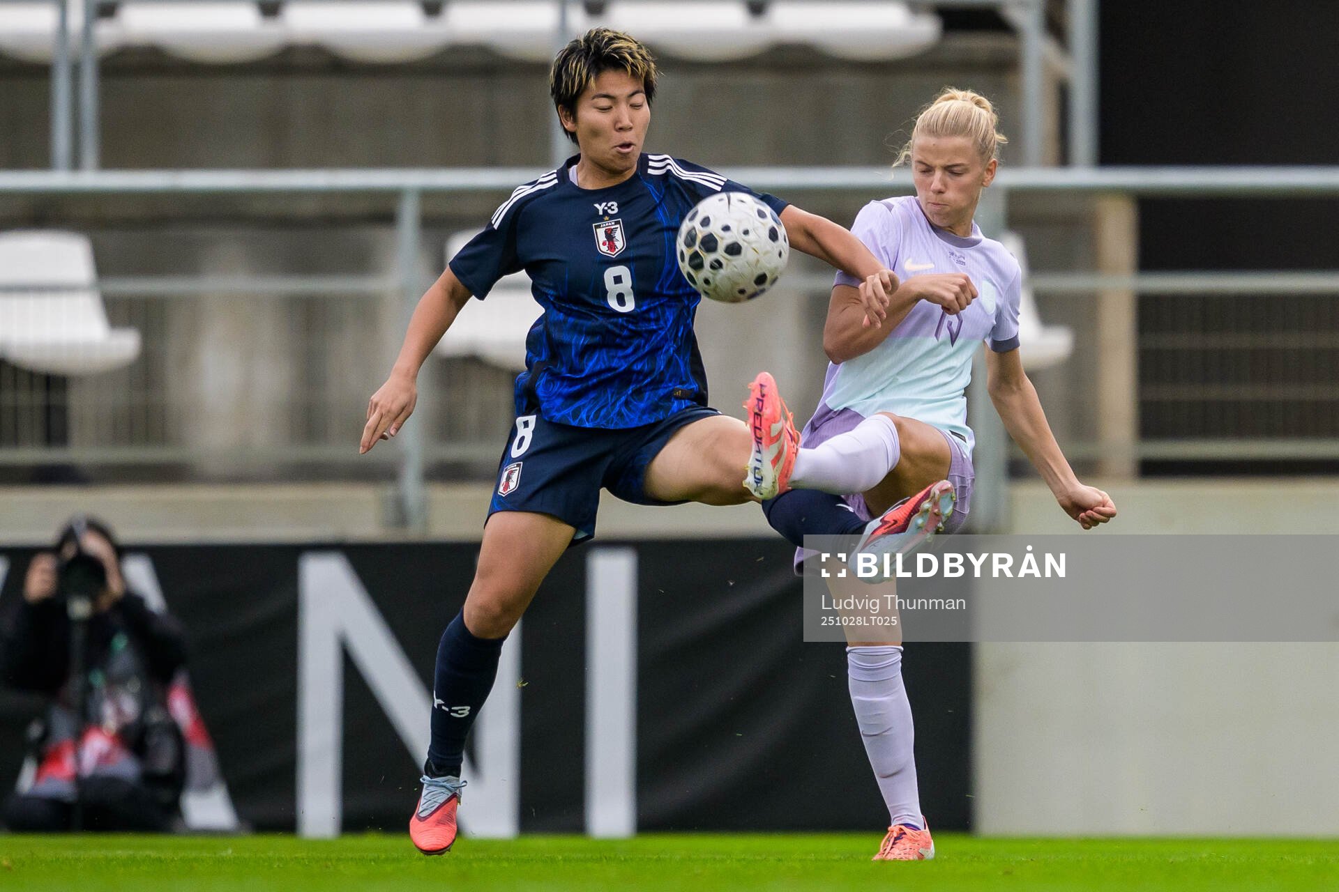 Kiko Seike of Japan and Justine Kielland of Norway