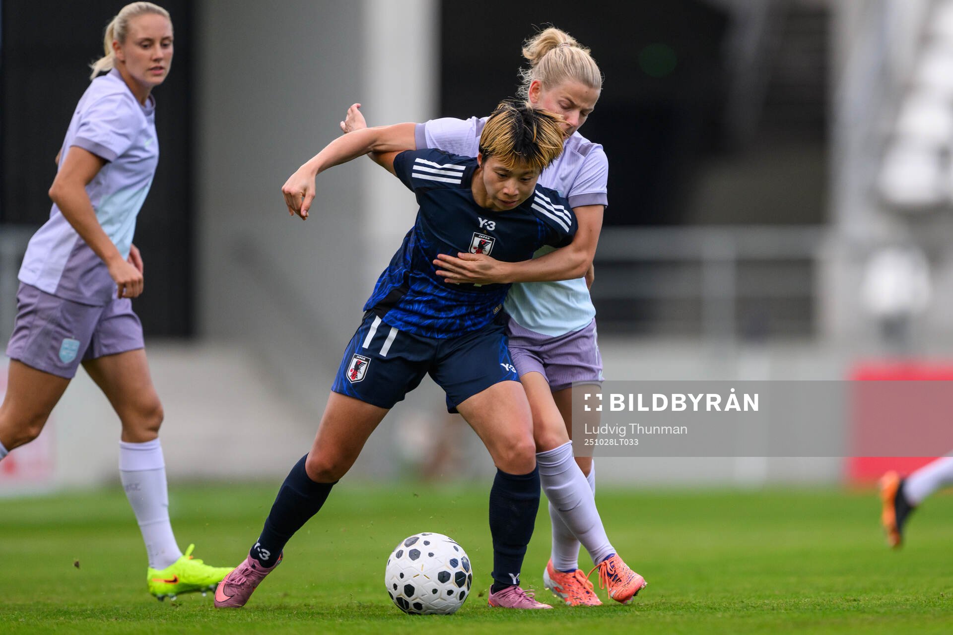 Mina Tanaka of Japan and Justine Kielland of Norway