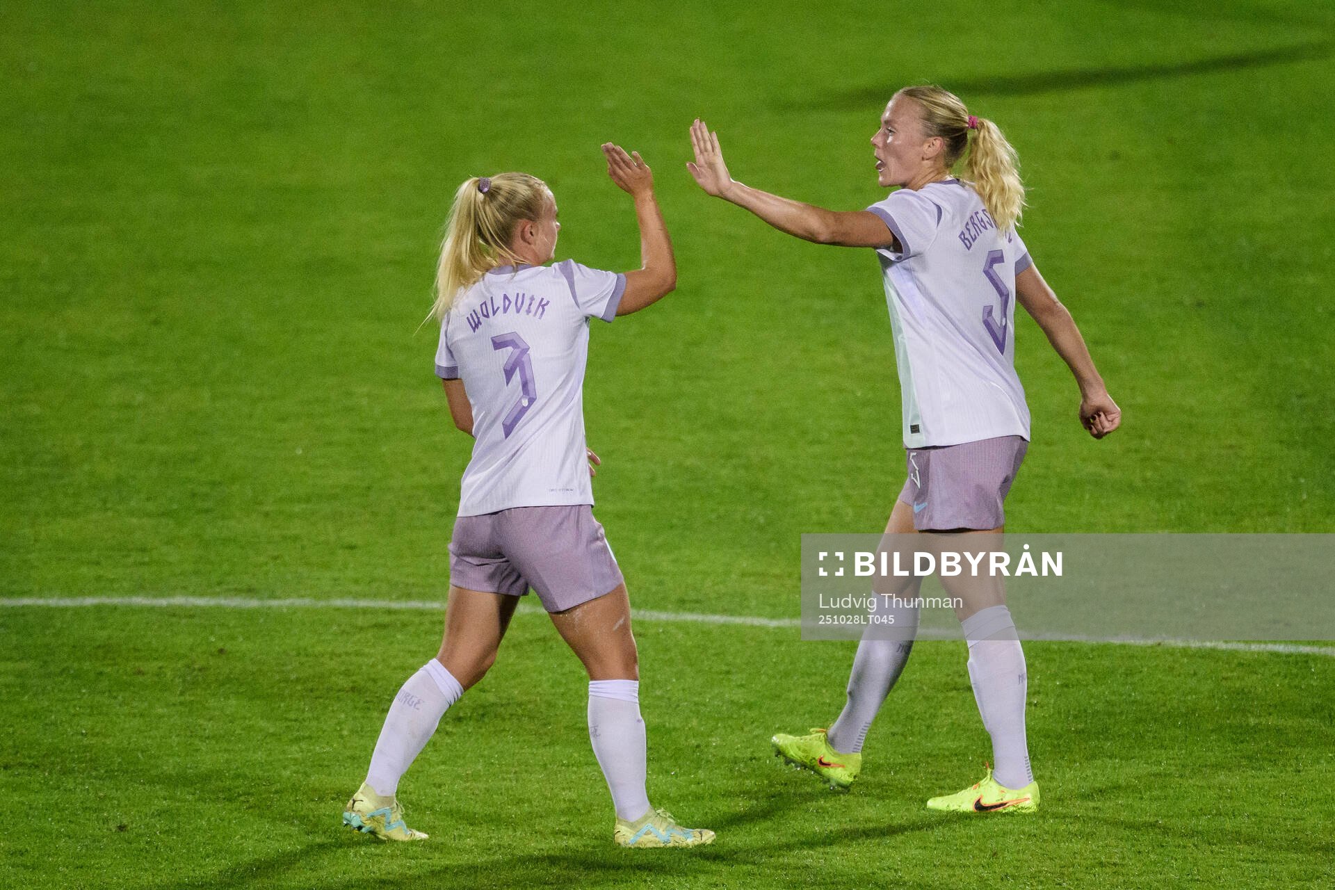 Emilie Woldvik and Guro Bergsvand of Norway celebrate
