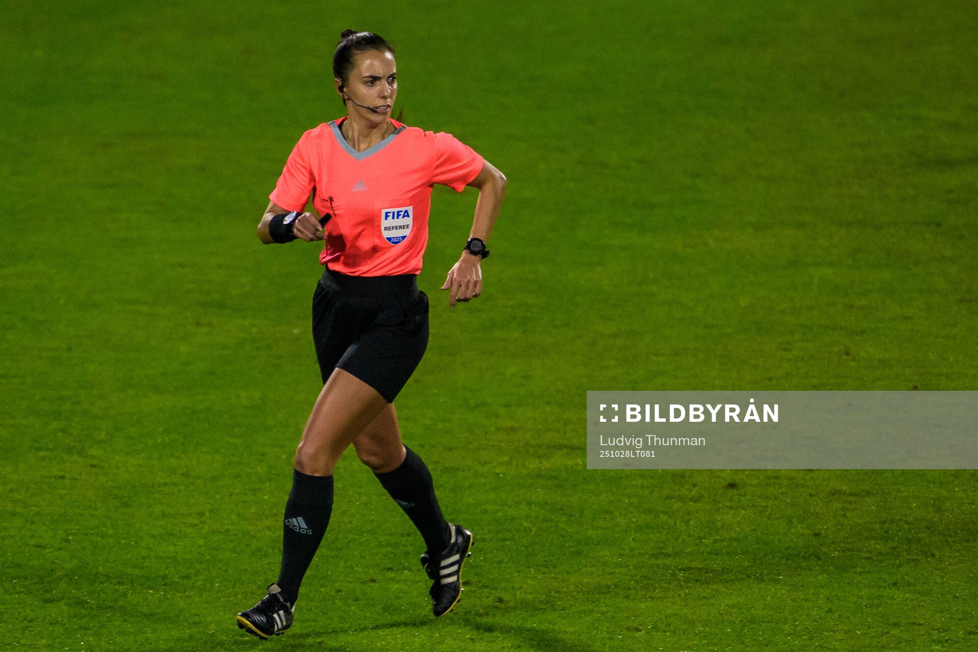 Referee Teresa Oliveira