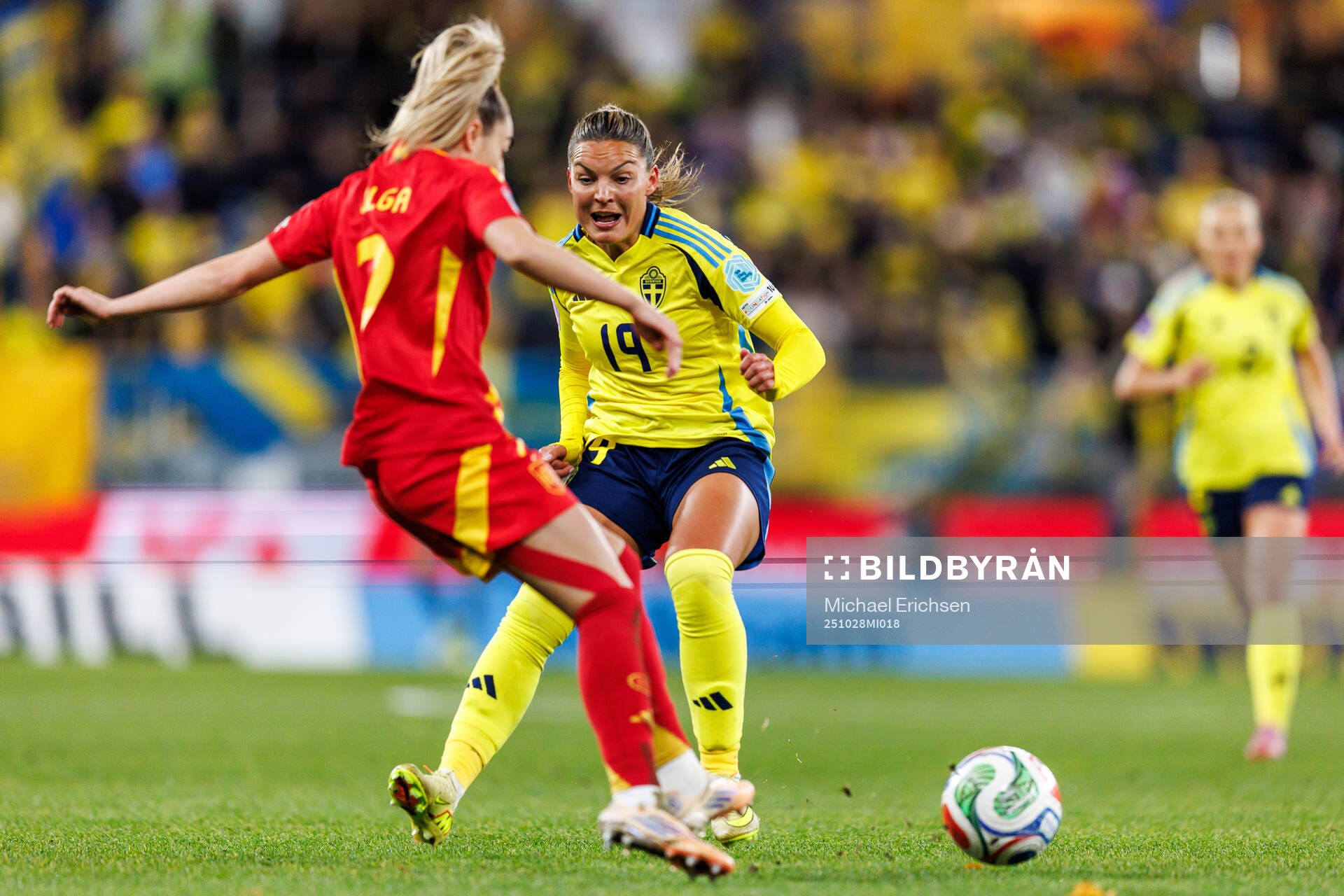 Olga Carmona of Spain and Johanna Rytting Kaneryd of Sweden