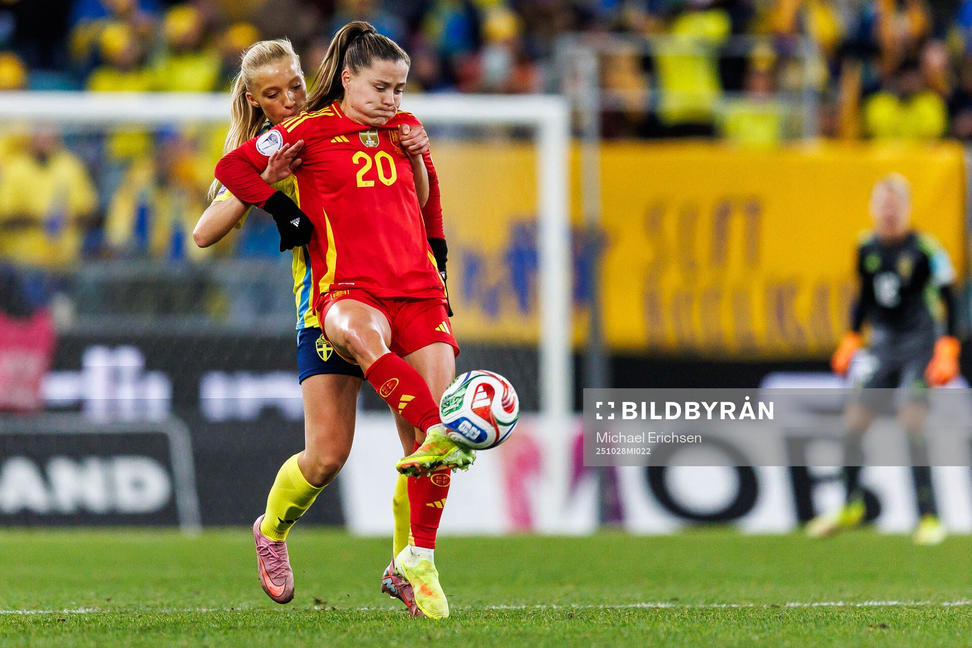 Smilla Holmberg of Sweden and Claudia Pina of Spain