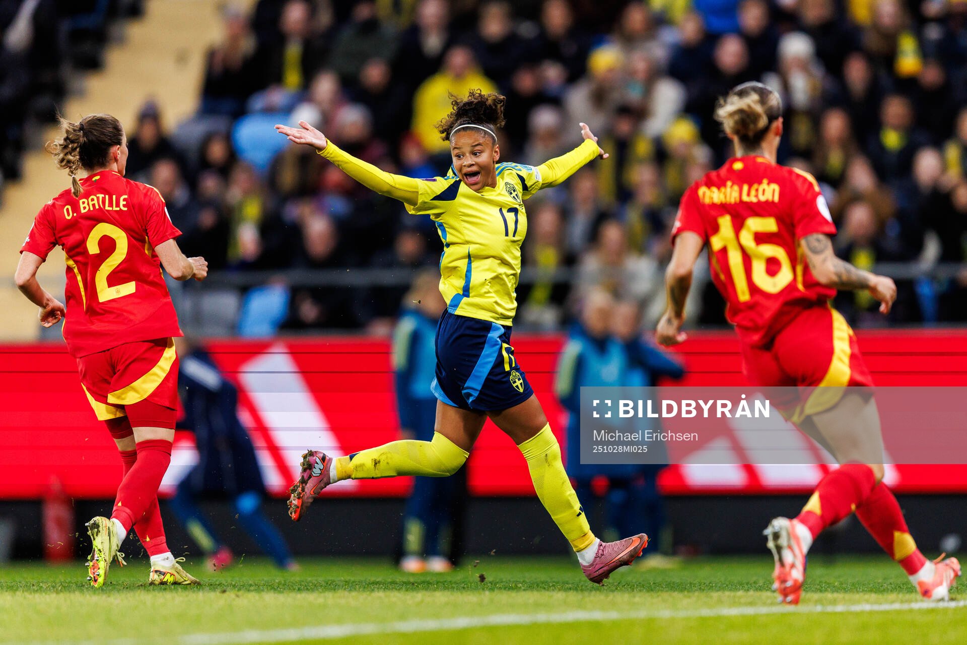 Felicia Schröder of Sweden reacts