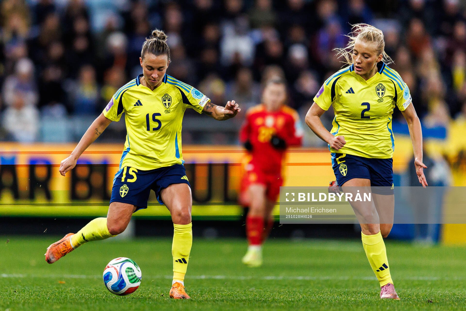 Julia Zigiotti Olme and Smilla Holmberg of Sweden