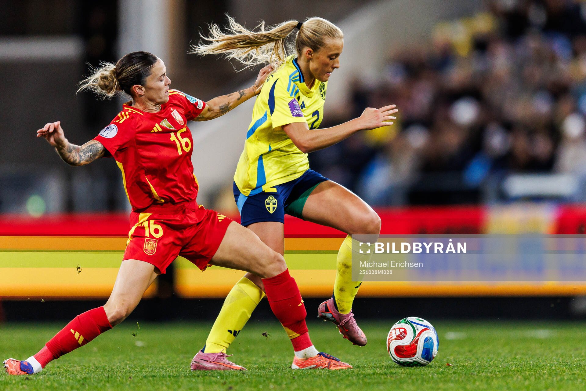 Maria Leon of Spain and Smilla Holmberg of Sweden