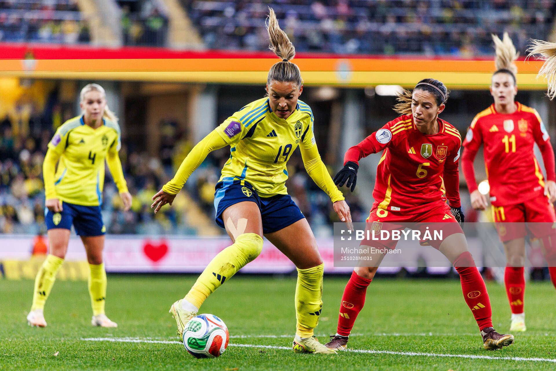 Johanna Rytting Kaneryd of Sweden and Aitana Bonmati of