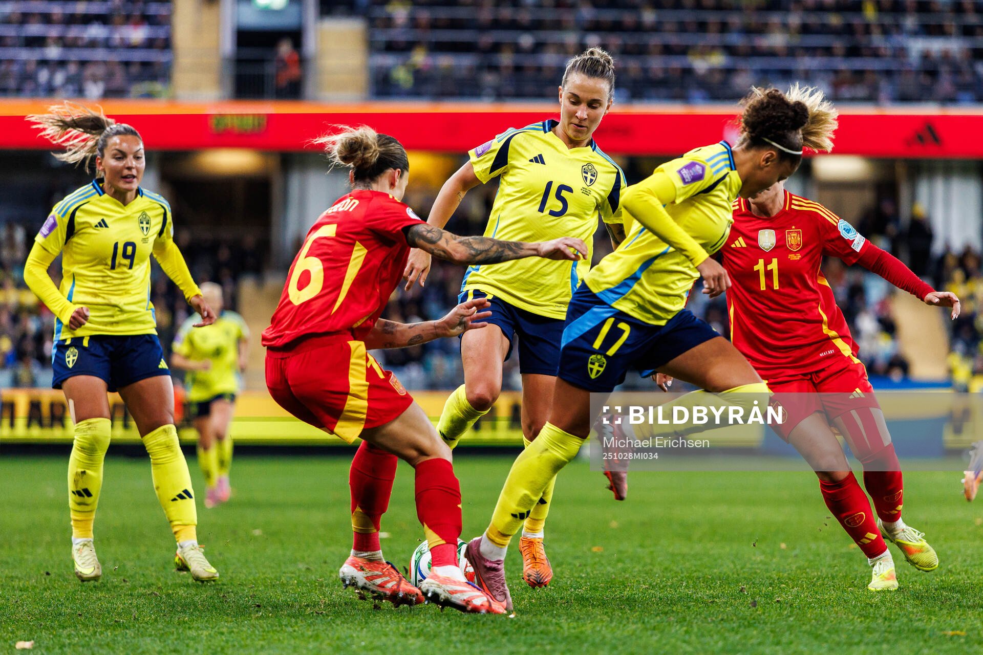 Maria Leon and Alexia Putellas of Spain against Johanna