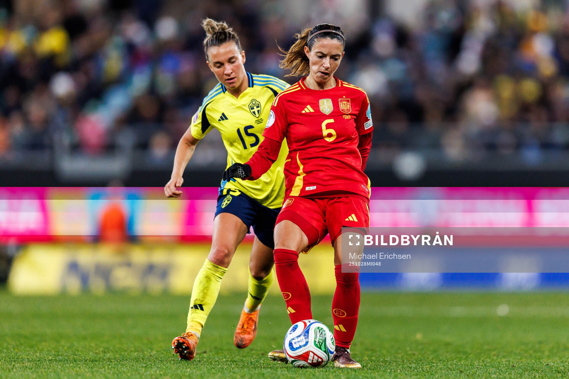 Julia Zigiotti Olme of Sweden and Aitana Bonmati of Spain